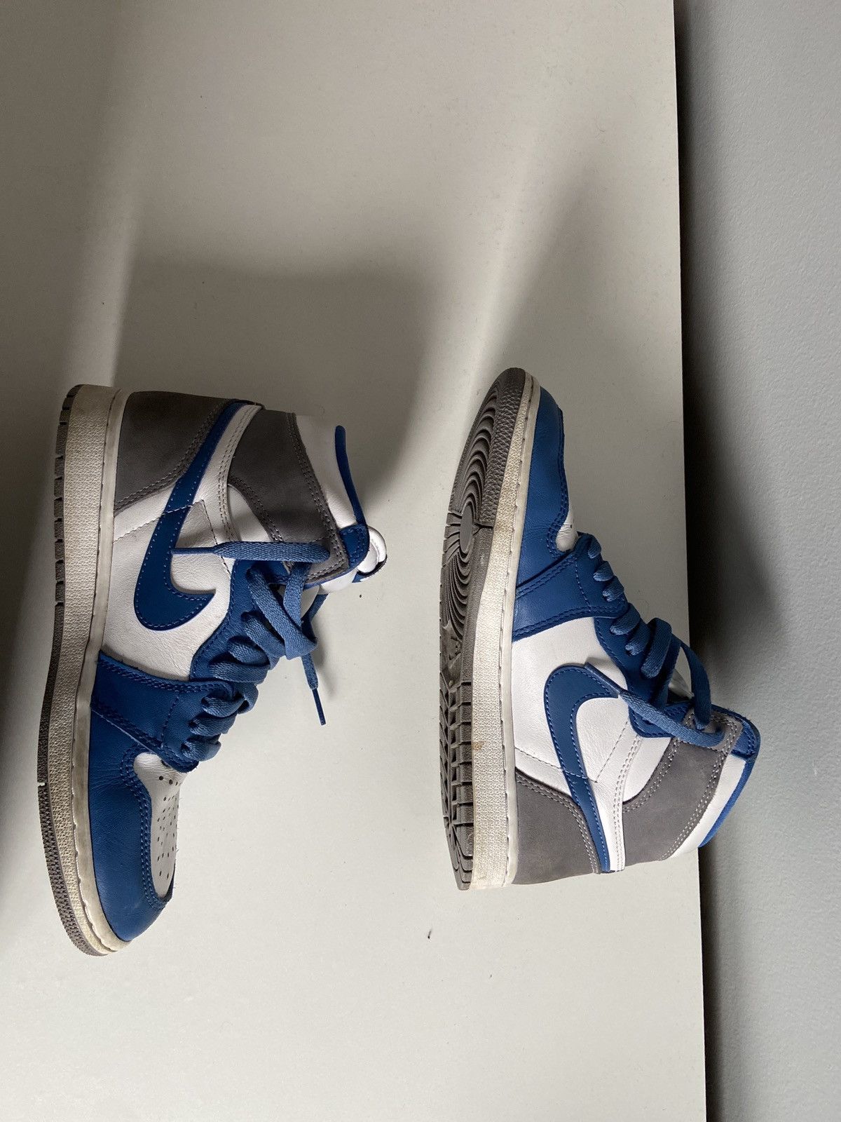 Nike Air Jordan 1 Retro High OG Size US 6.5 / EU 39-40 - 2 Thumbnail