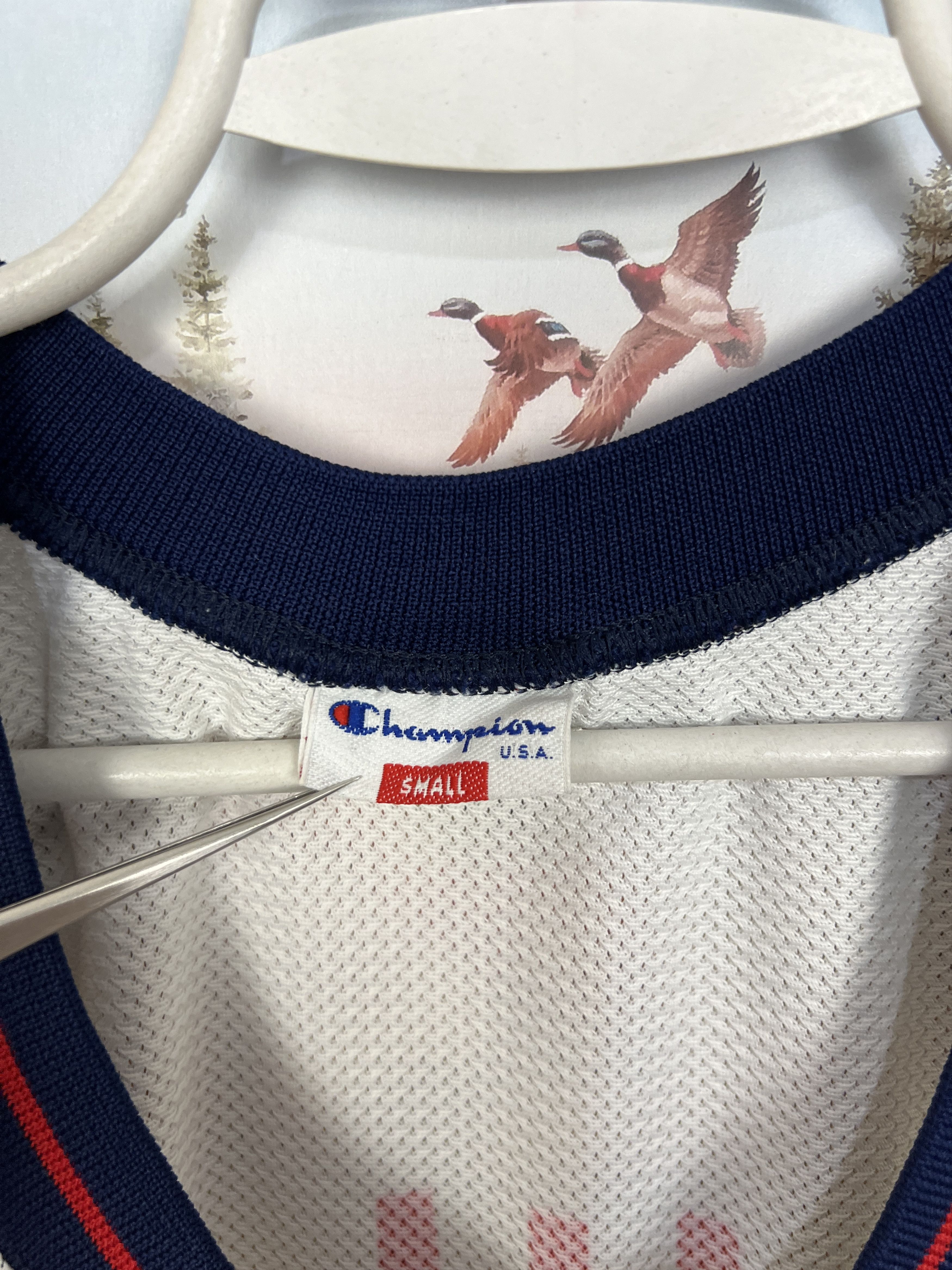 Champion Vintage 90's Champion USA Team #5 Hill White NBA Jersey Size US S / EU 44-46 / 1 - 9 Thumbnail