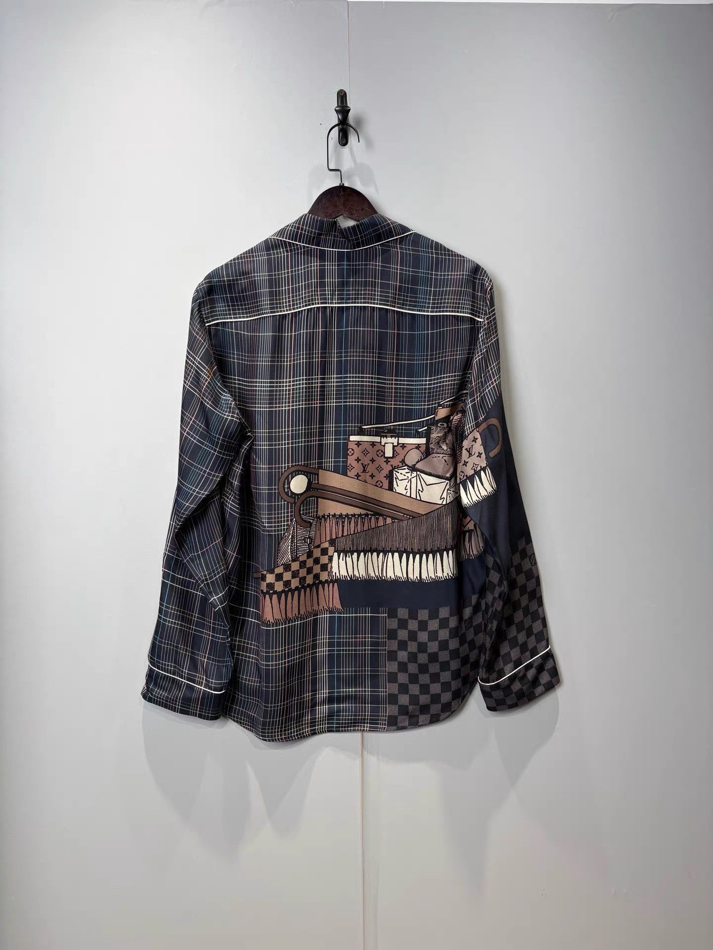 Louis Vuitton Louis Vuitton Damier & Monogram Silk Shirt K36 Size US XS / EU 42 / 0 - 2 Thumbnail