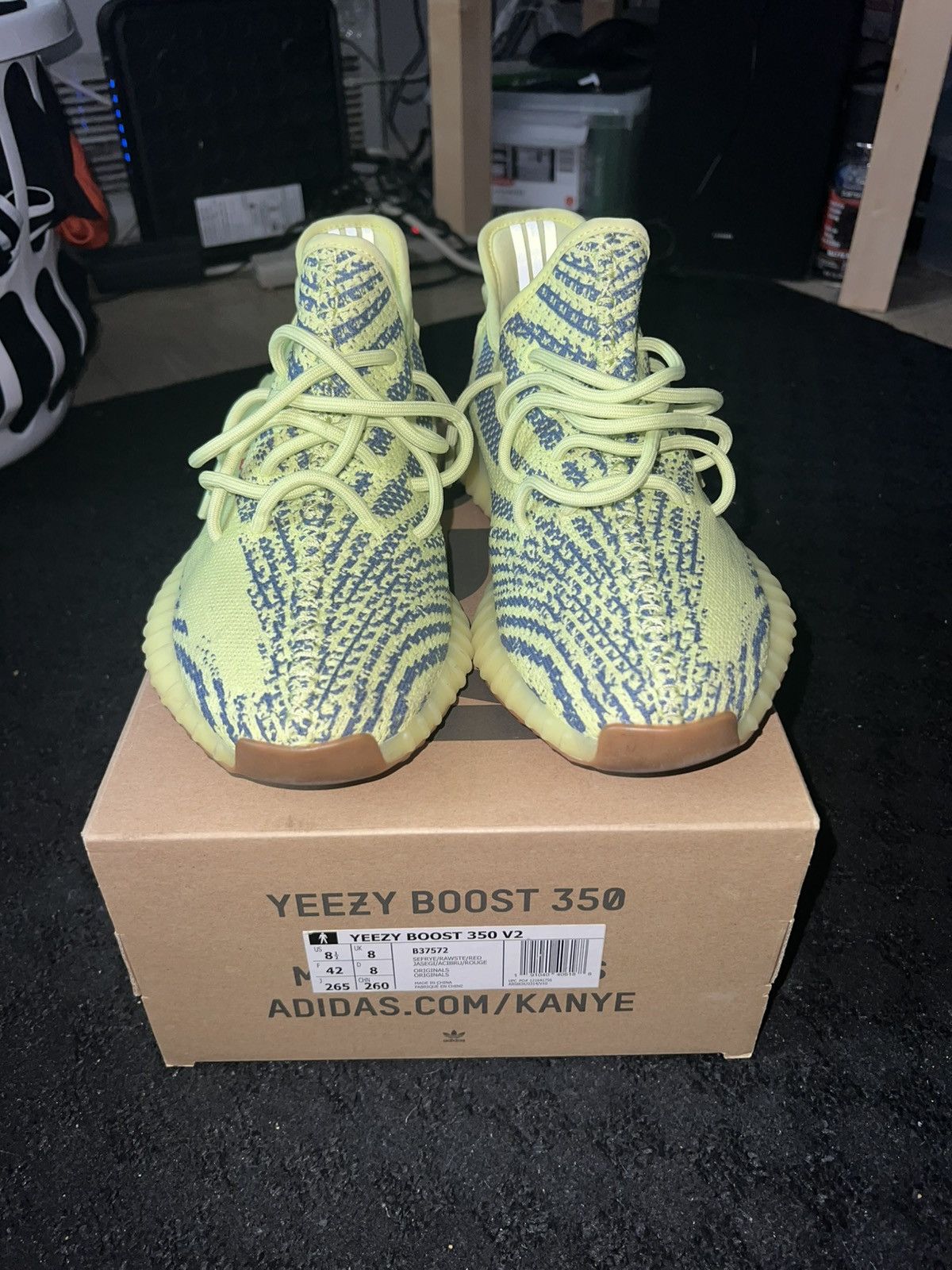 Adidas × Yeezy Yeezy Boost 350 V2 Size US 8.5 / EU 41-42 - 1 Thumbnail