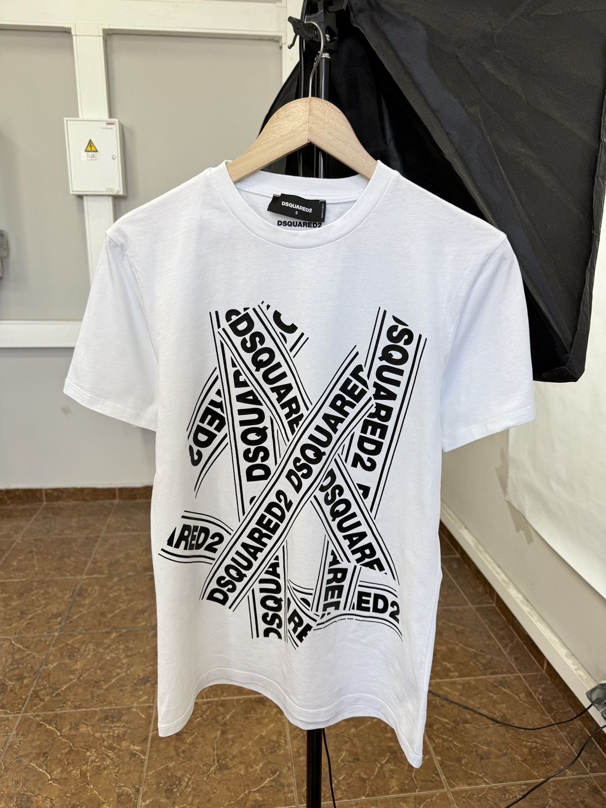 Dsquared2 🇮🇹 Y2K Dsquared2 Asymmetric Print T-Shirt Rare Retro Hype Size US S / EU 44-46 / 1 - 1 Thumbnail
