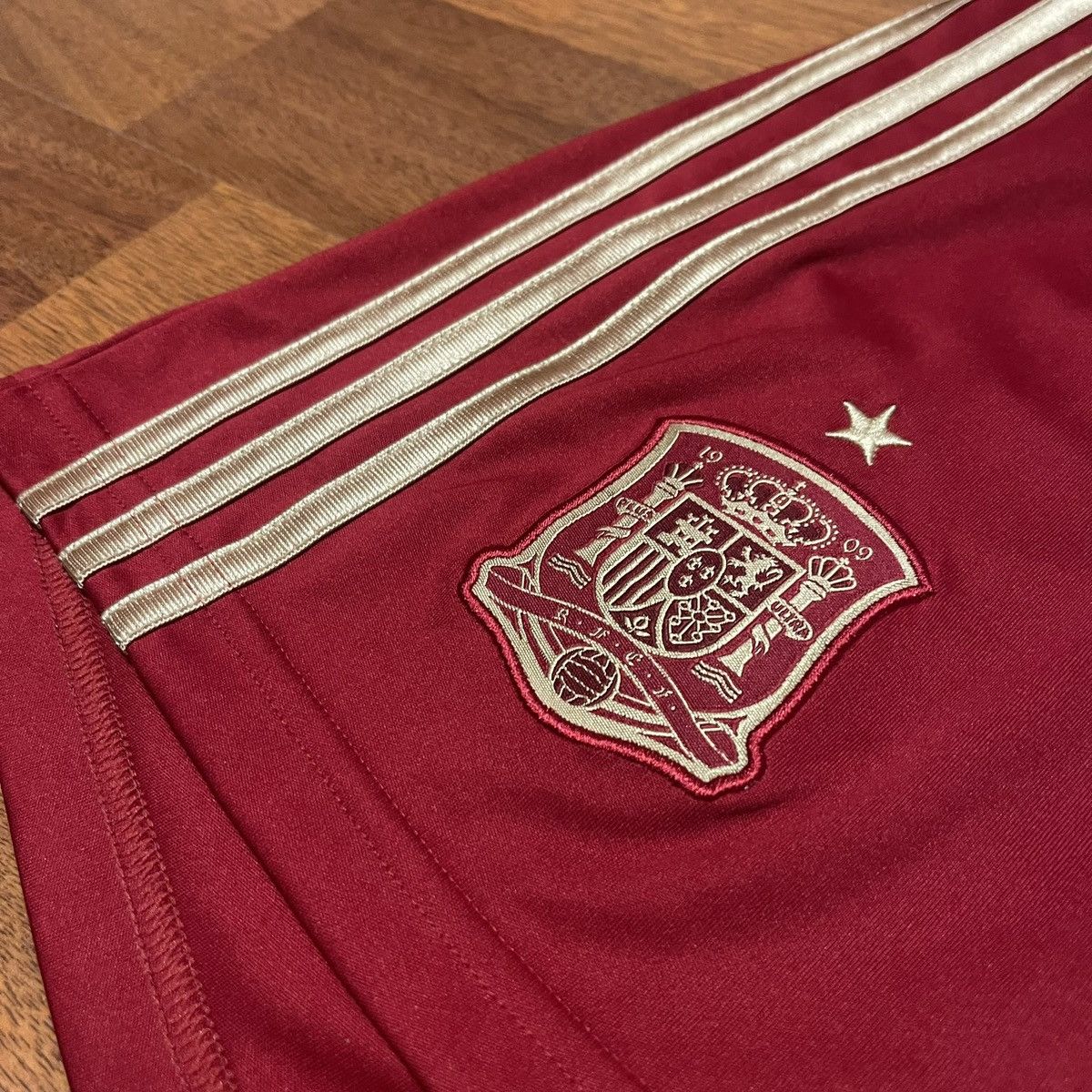 Adidas SPAIN ADIDAS 2014 WORLD CUP FOOTBALL SOCCER HOME SHORTS Size US 26 / EU 42 - 2 Thumbnail
