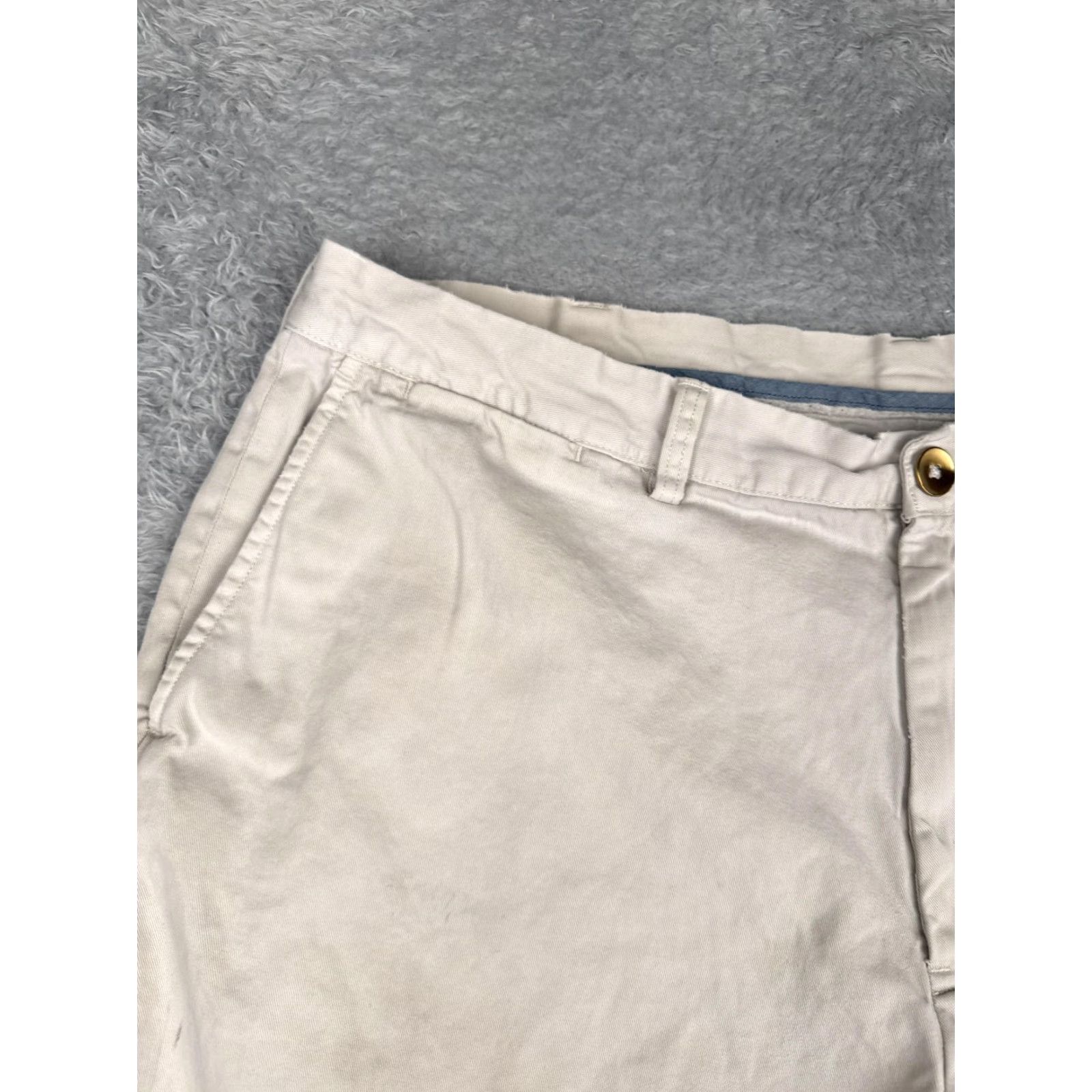 Polo Ralph Lauren **Ralph Lauren Men's Beige Classic Fit 9" Chino Shorts** User: Ralph Lauren Men's Beige Classic Fit 9" Chino Shorts Size US L / EU 52-54 / 3 - 4 Thumbnail