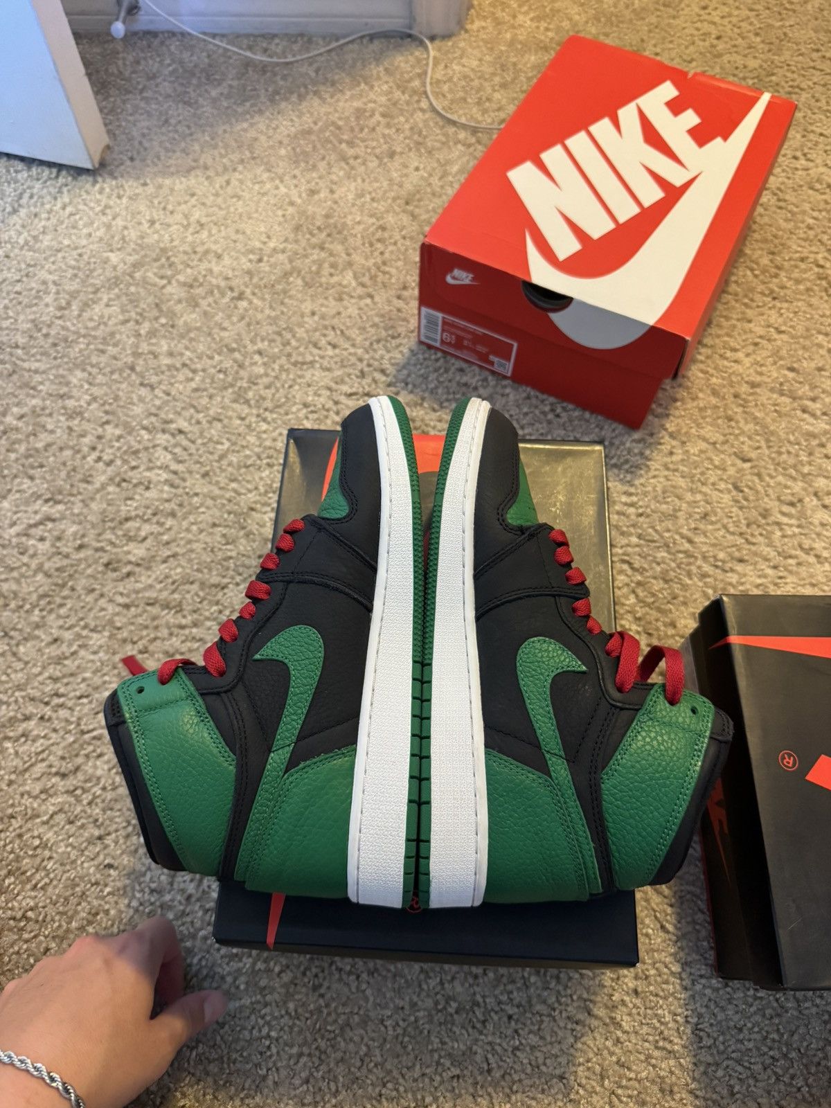 Jordan Brand Jordan 1 Retro High Pine Green Black (GS) Size US 6.5 / EU 39-40 - 5 Thumbnail