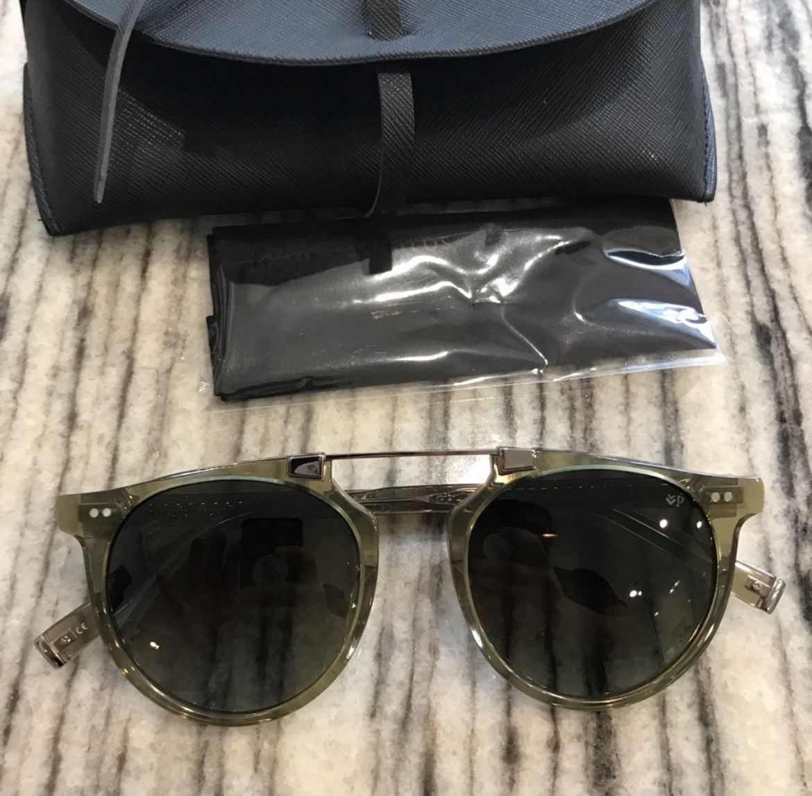 John Varvatos V602 sunglasses. Size ONE SIZE - 4 Thumbnail