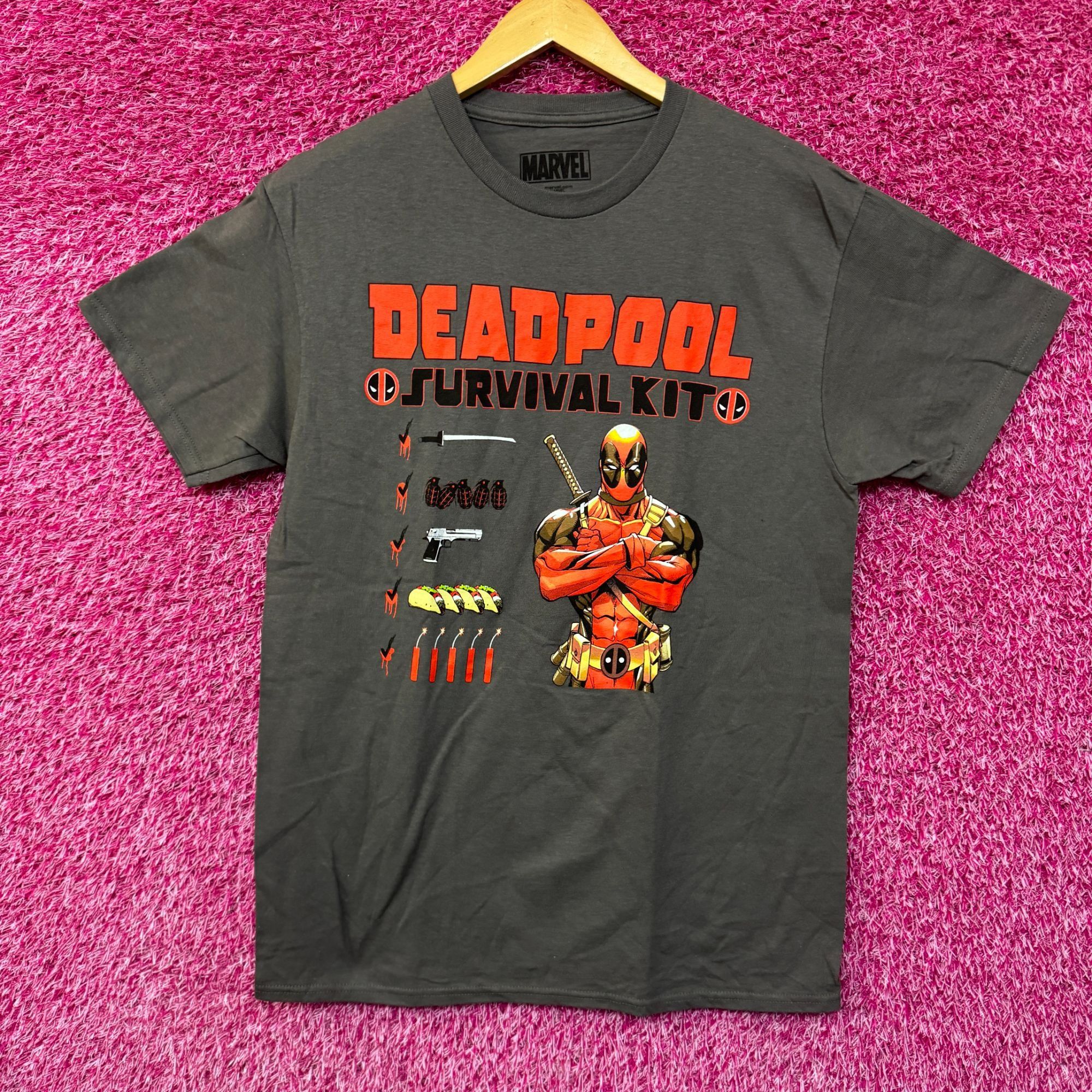 Marvel Comics Dead Pool Survival Kit T-shirt size medium Size US M / EU 48-50 / 2 - 1 Thumbnail