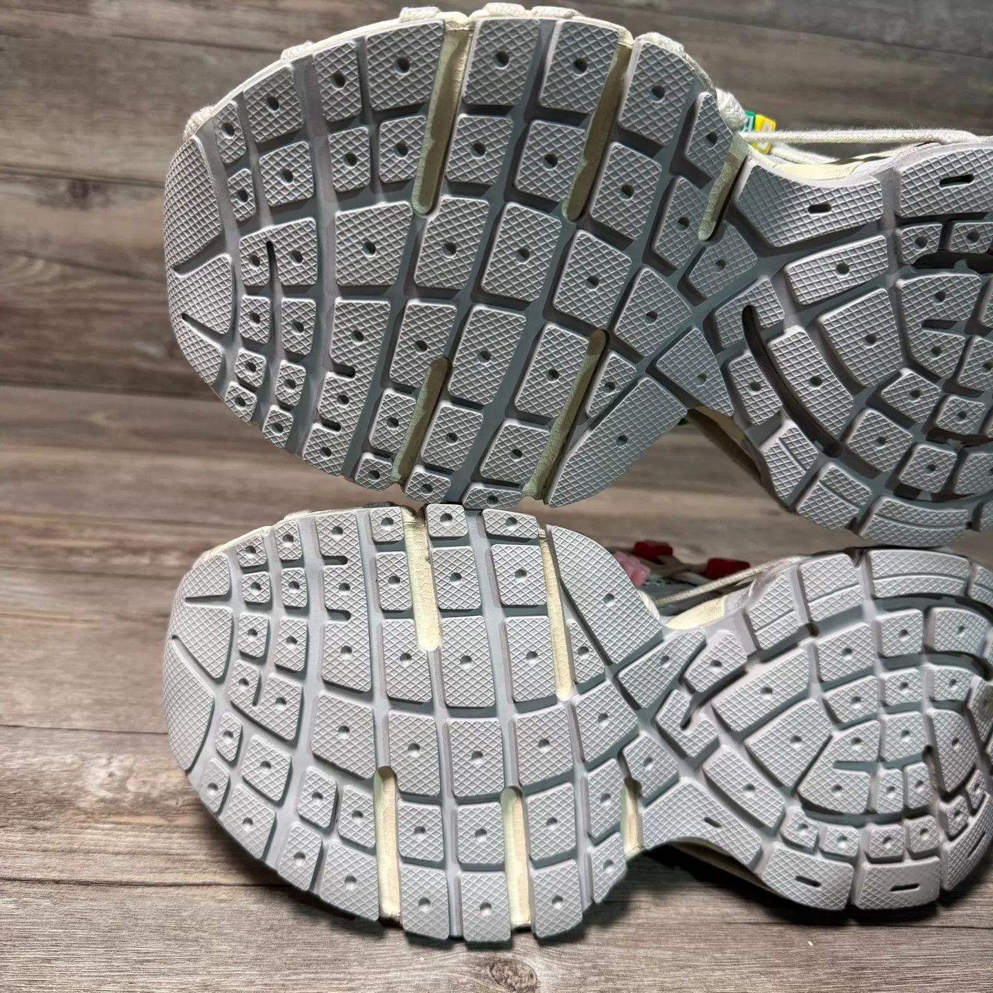 Balenciaga Balenciaga Distressed Crazy Laces Beaded Dad Sneaker W38 Size US 7.5 / IT 37.5 - 7 Thumbnail