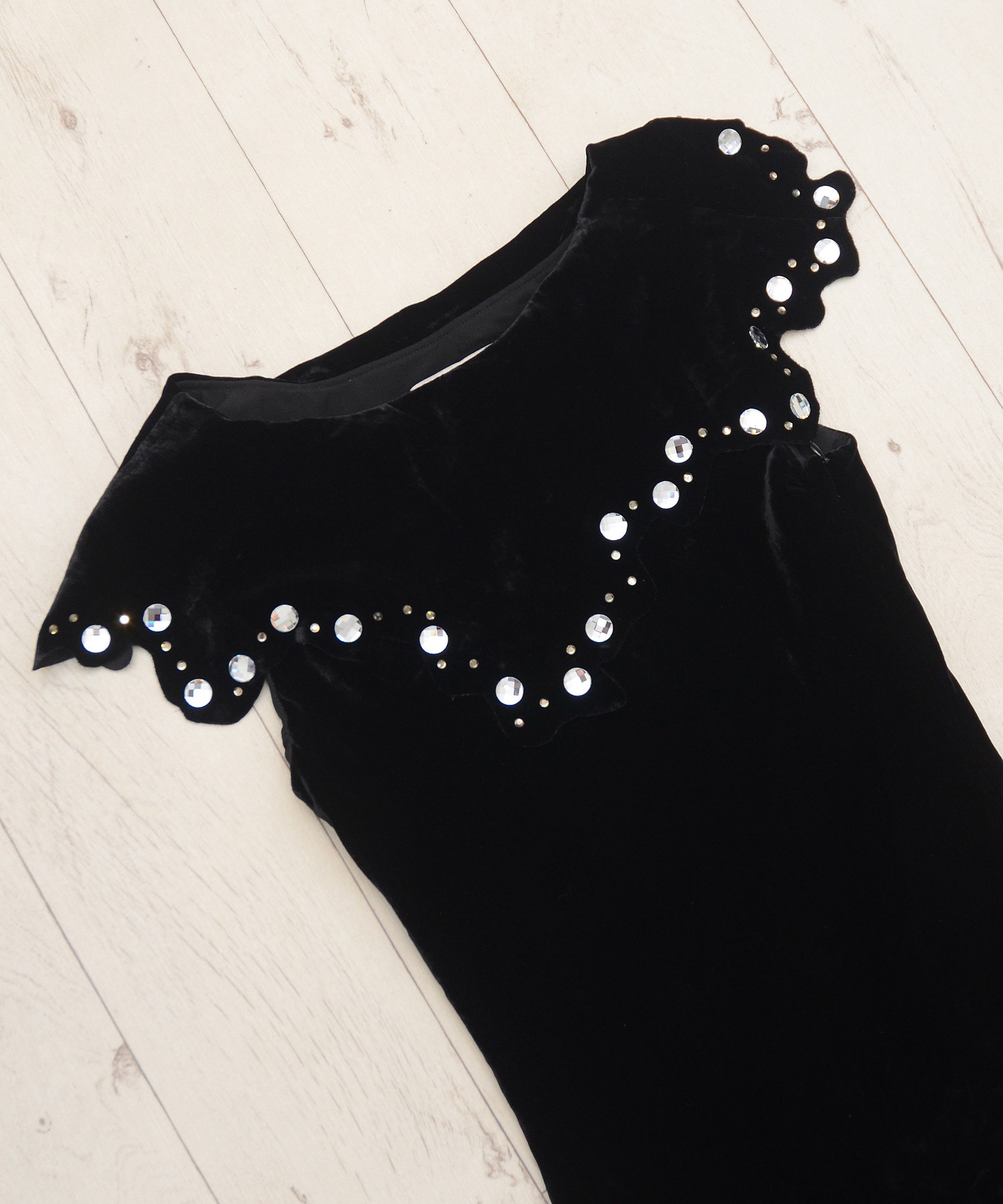 Armani Luxury Emporio Armani Elite Black Velvet Dress Crystal Size S / US 4 / IT 40 - 9 Thumbnail