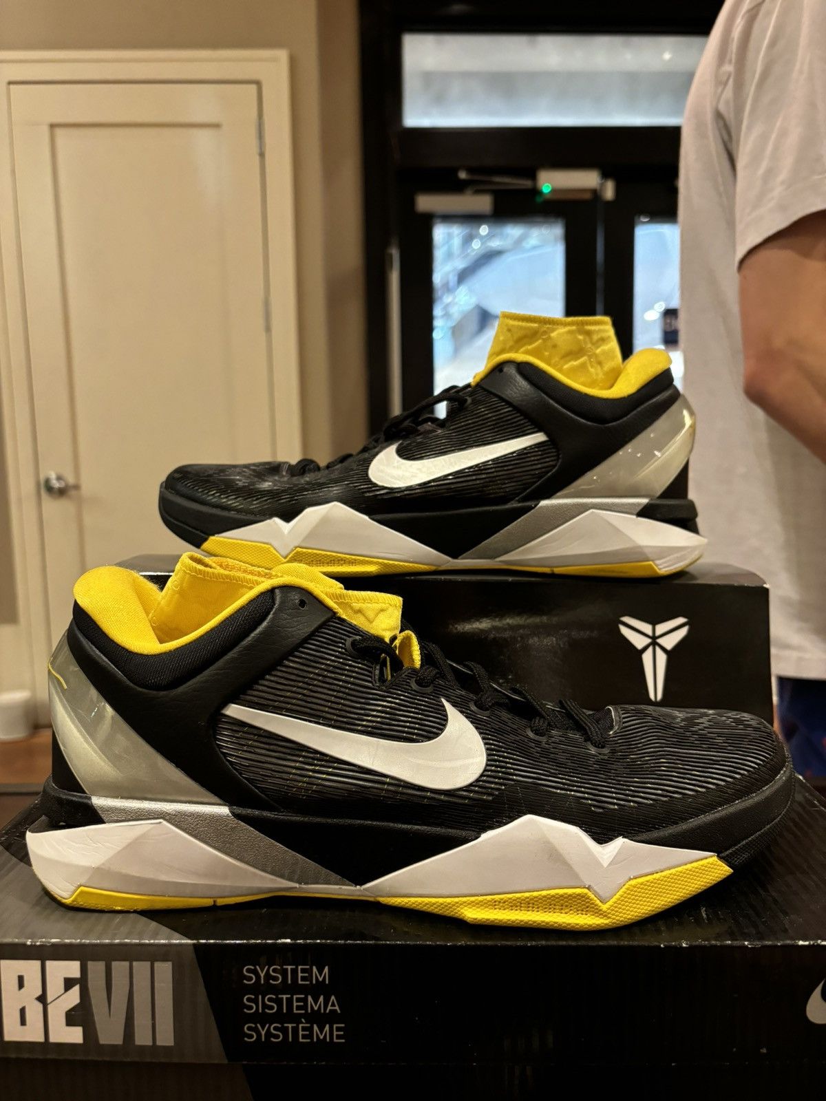 Nike Nike Zoom Kobe 7 Supreme Del sol Size US 10.5 / EU 43-44 - 1 Thumbnail