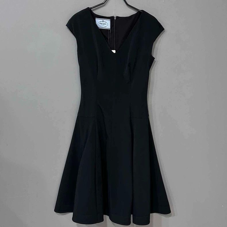 Prada Prada Sleeveless three-dimensional skirt dress 2504-Nextarr Size XS / US 0-2 / IT 36-38 - 1 Thumbnail