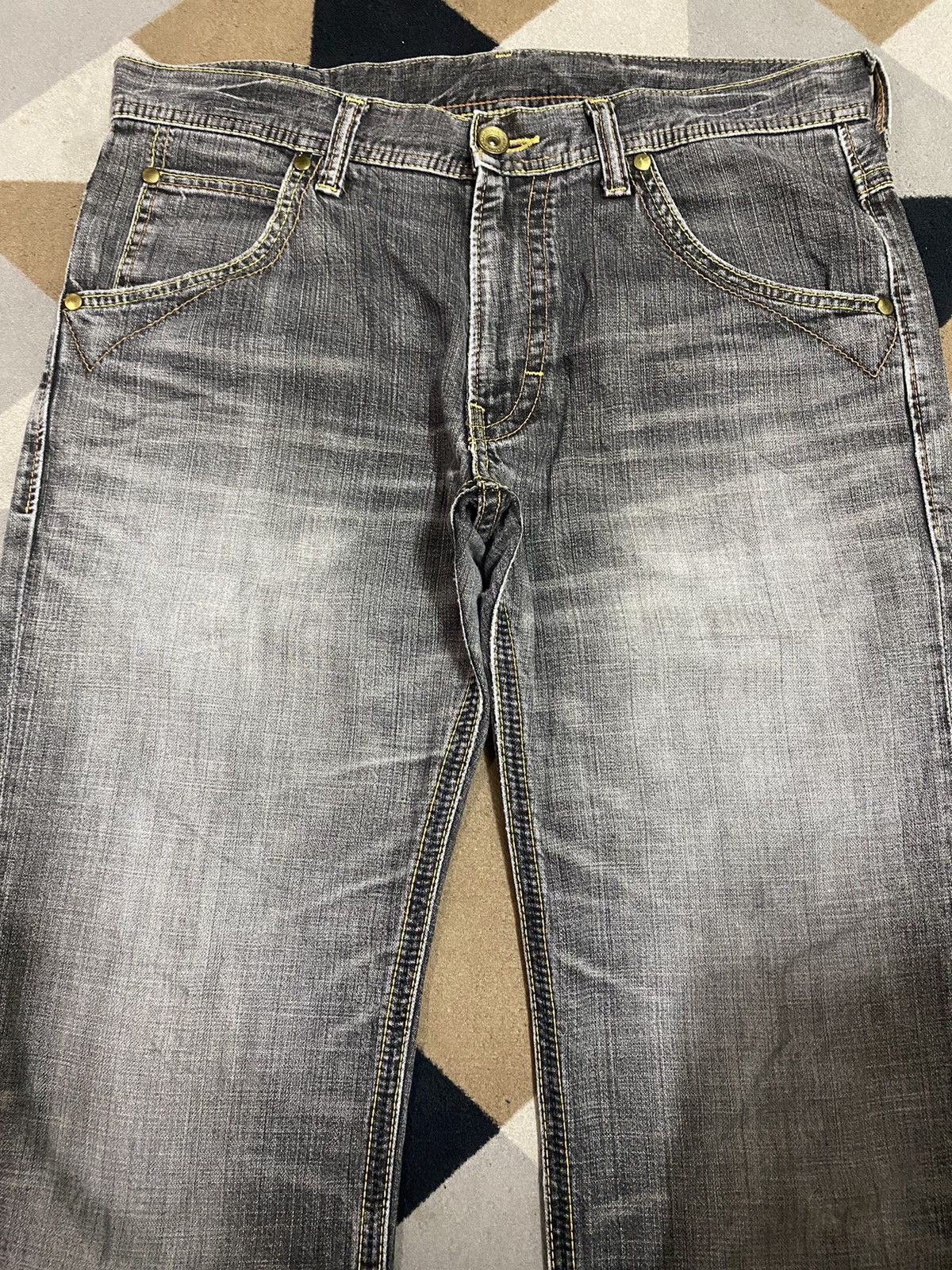 Japanese Brand Vintage Wrangler Black Denim Distressed Wide Leg Jeans Size US 35 - 3 Thumbnail