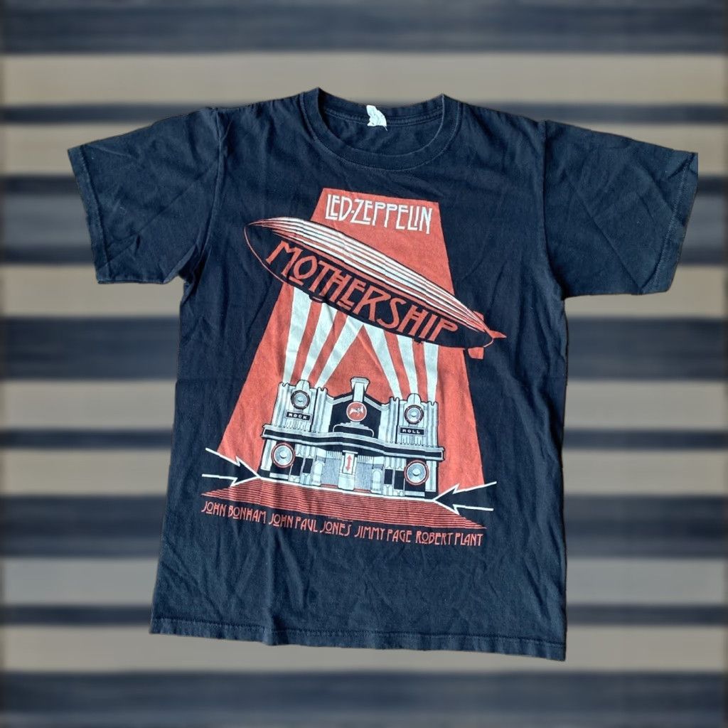 Hanes VINTAGE Led Zeppelin Mothership Band Tour T-Shirt Small Men Crew Neck Black Cotton Hanes Graphic Print Short Sleeve Rock 2000s Mens Size US S / EU 44-46 / 1 - 1 Thumbnail