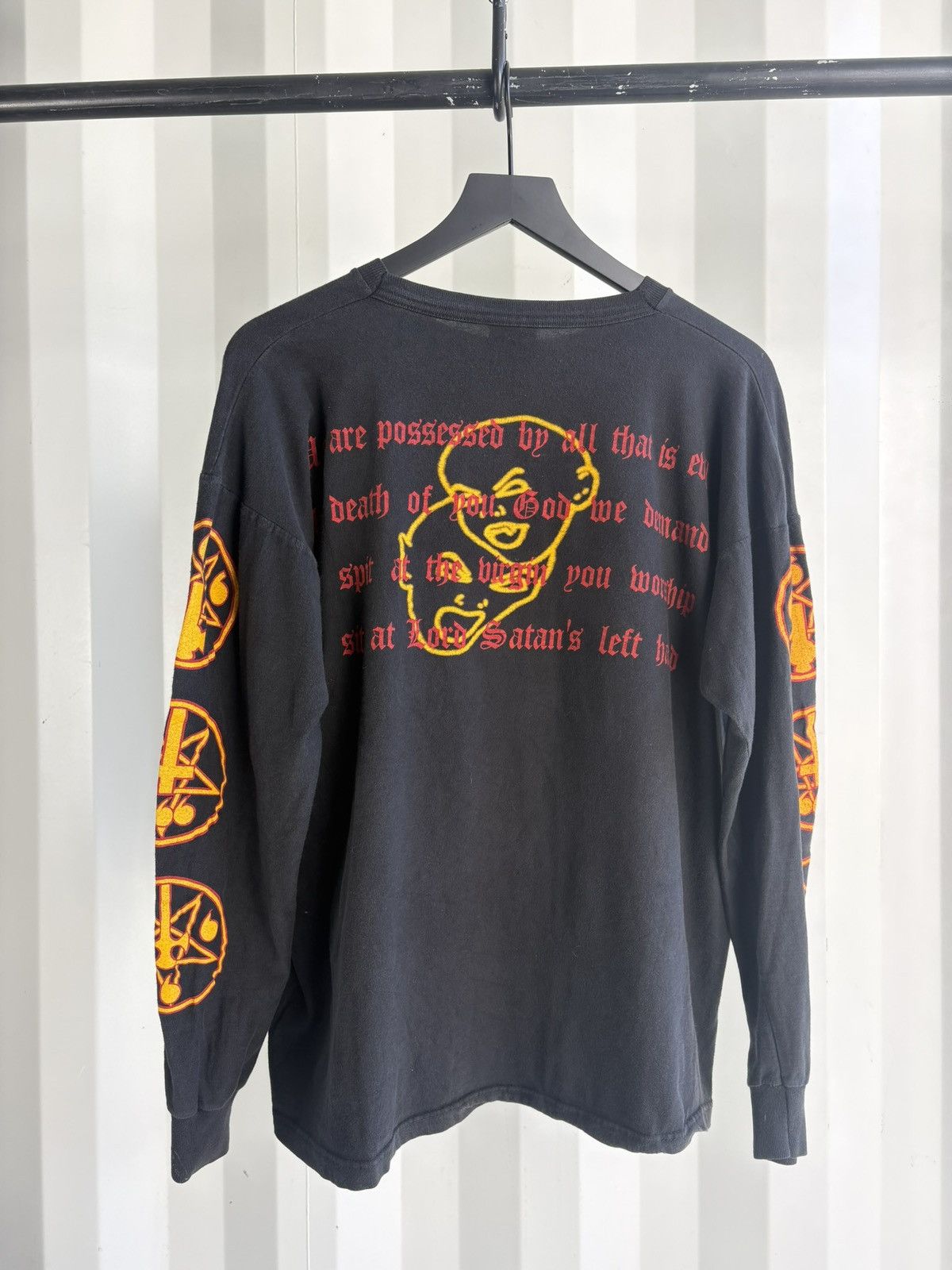 Band Tees Vintage Venom Welcome To Hell Faded Distressed Shirt GRUNGE Size US XL / EU 56 / 4 - 4 Thumbnail