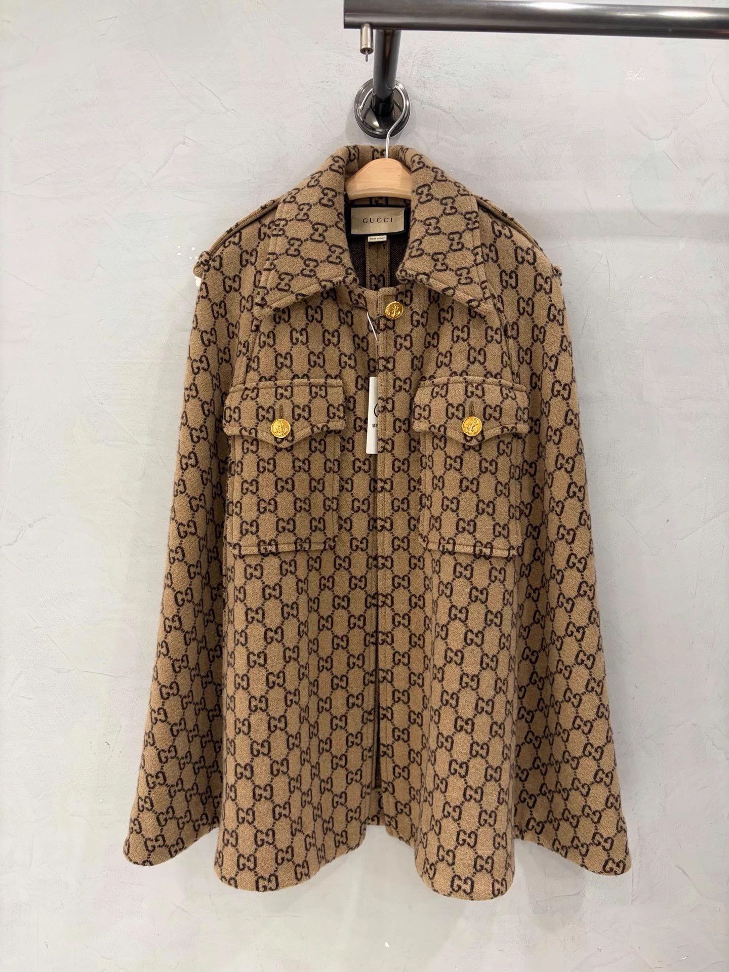 Gucci Gucci Khaki All Over Monogram Cloak Coat Vintage M Size M / US 6-8 / IT 42-44 - 1 Thumbnail