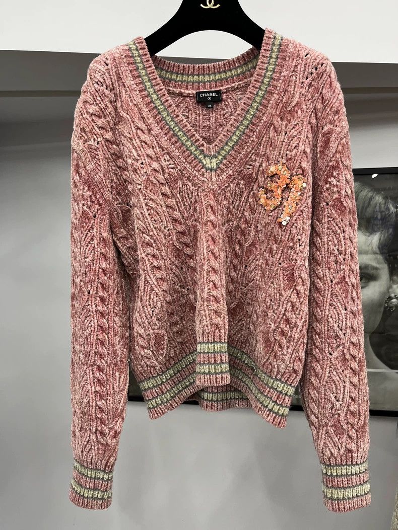 Chanel Chanel 22B pink V-neck velvet knit sweater Size XXS / US 00 / IT 34 - 1 Thumbnail