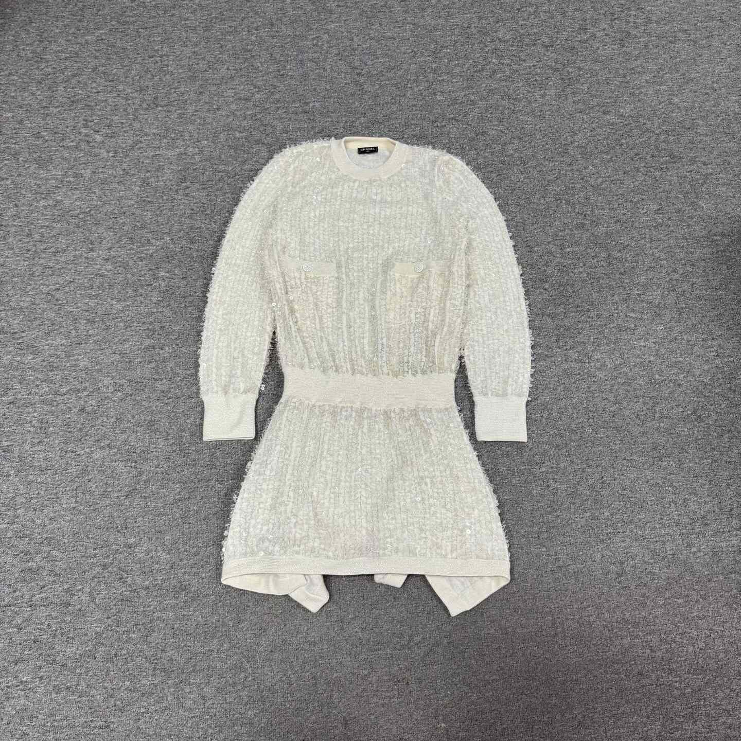 Chanel Chanel 18k Forest White Sequin Dress Size XXS / US 00 / IT 34 - 1 Thumbnail