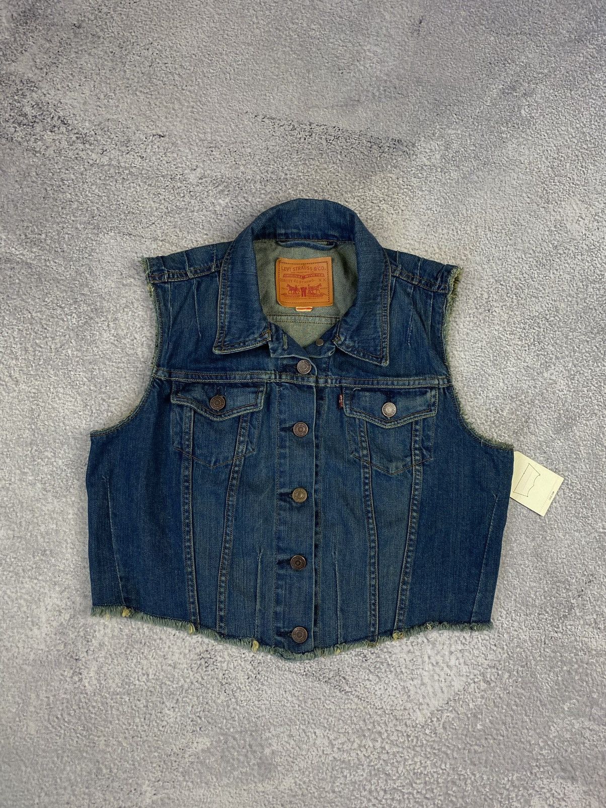 Levi's NWT Women's Levi's Distressed Jeans Vest Size M / US 6-8 / IT 42-44 - 1 Thumbnail