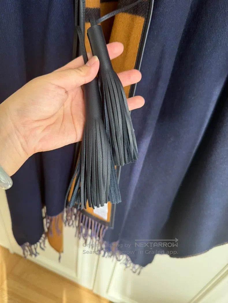 Hermes Hermes Double-sided cloak, navy blue with camel check patt Size M / US 6-8 / IT 42-44 - 3 Thumbnail
