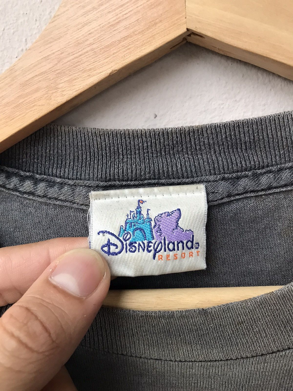 Disney Vintage Distressed Disneyland Pirates of Carribean Movie Tee Size US M / EU 48-50 / 2 - 5 Thumbnail