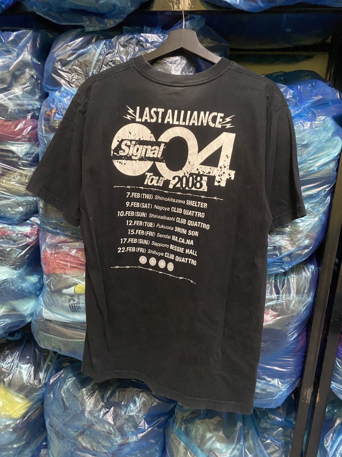 Band Tees VINTAGE Y2K LAST ALLIANCE JAPANESE BAND TEE ROCK TOUR 2004 Size US M / EU 48-50 / 2 - 6 Thumbnail