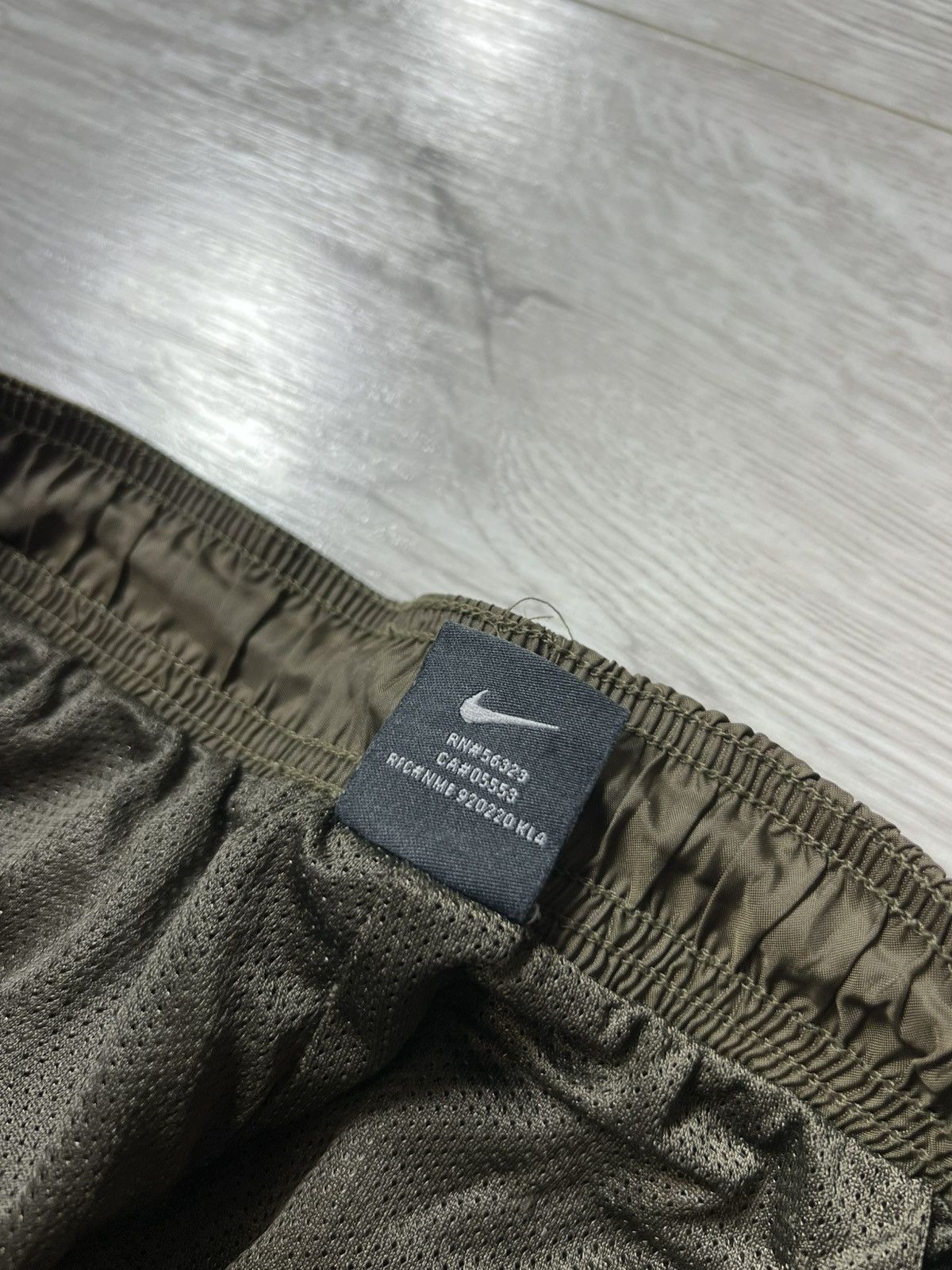 Nike × Vintage Vintage Nike Nylon Track Pants Swoosh Logo Men’s Sweatpants Size US 32 / EU 48 - 13 Thumbnail