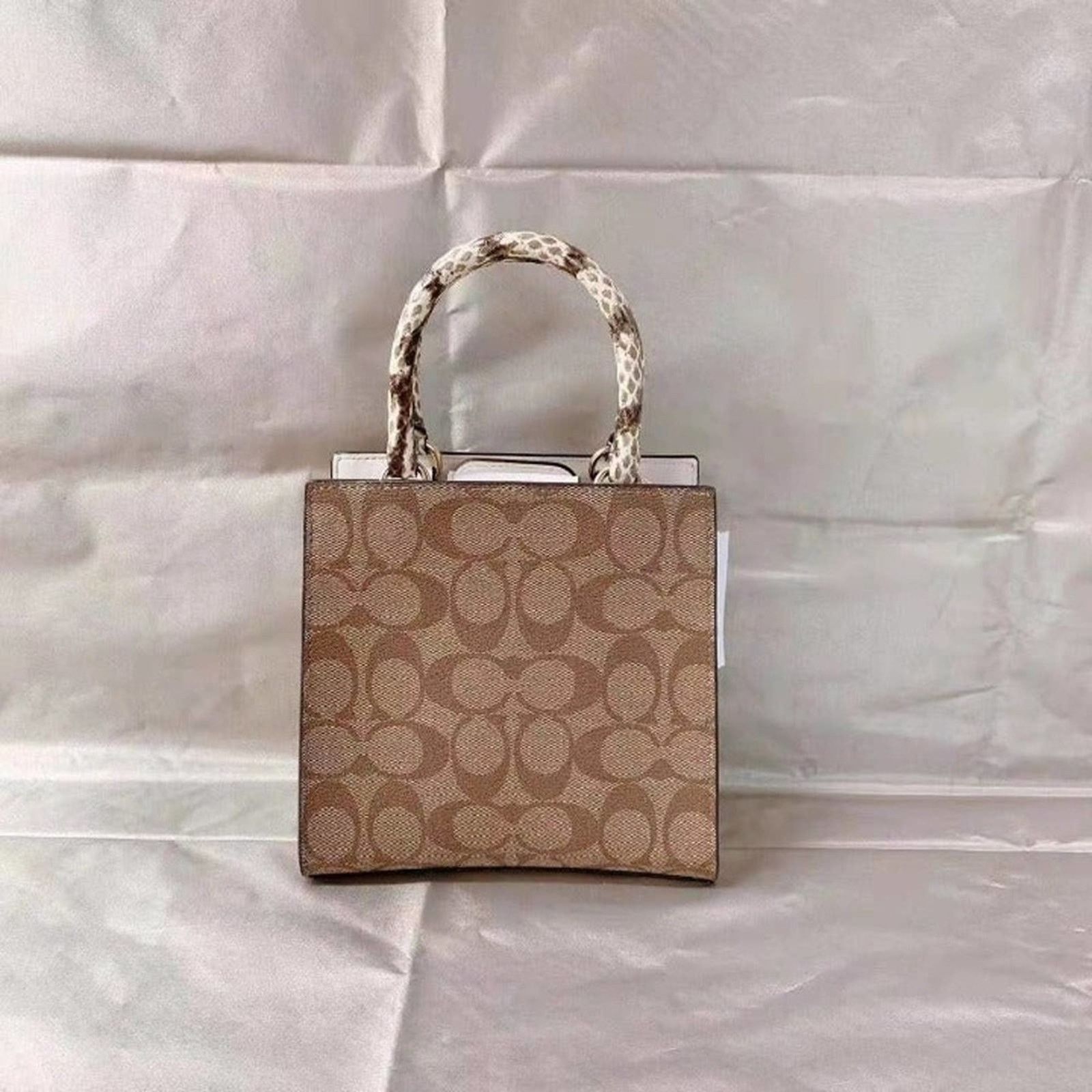 Coach Coach C7227 Mini Pepper Crossbody In Sig Light Khaki Chalk Size ONE SIZE - 4 Thumbnail