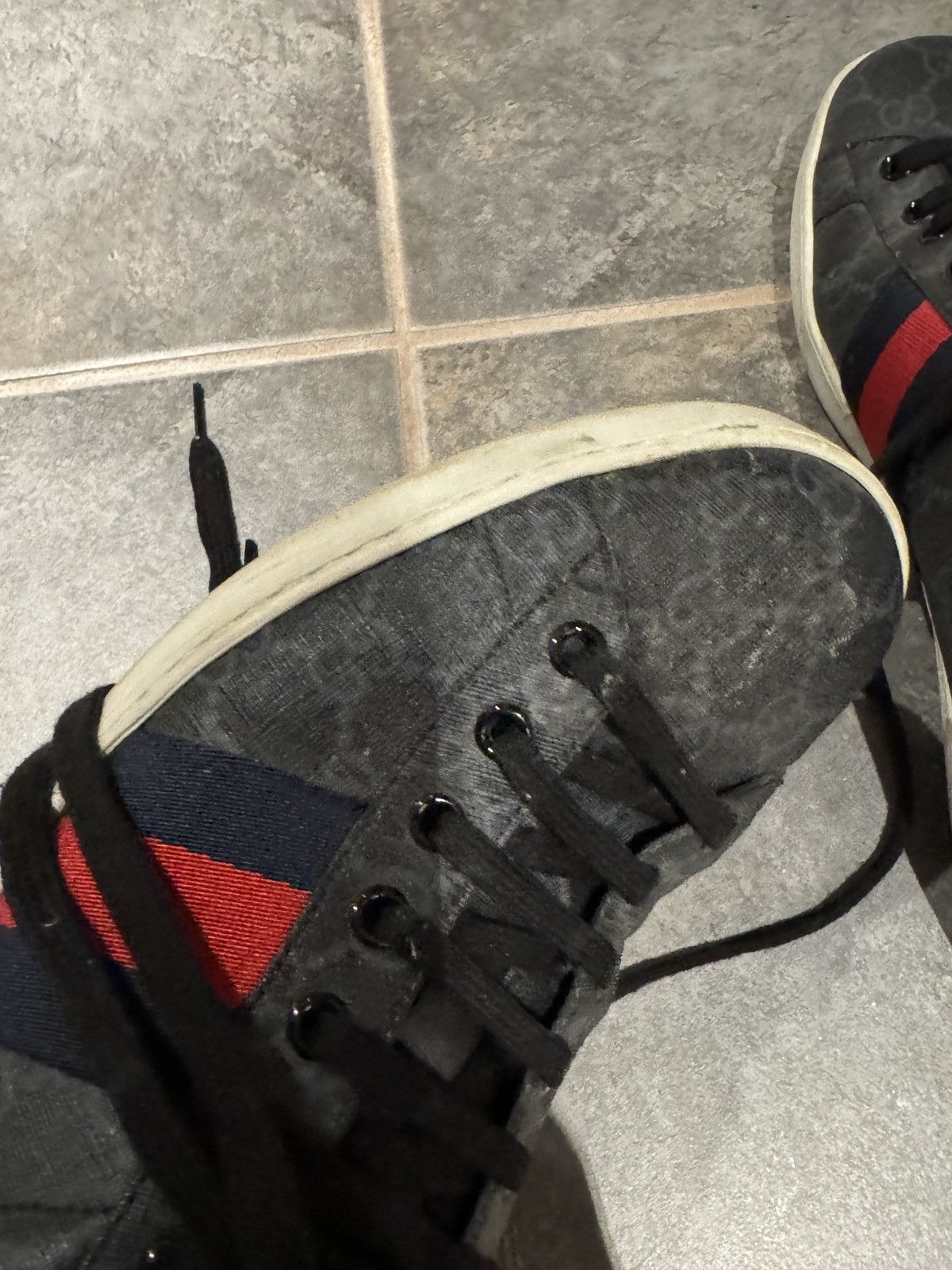 Gucci Gucci mens low top leather sneakers. Size US 9 / EU 42 - 9 Thumbnail