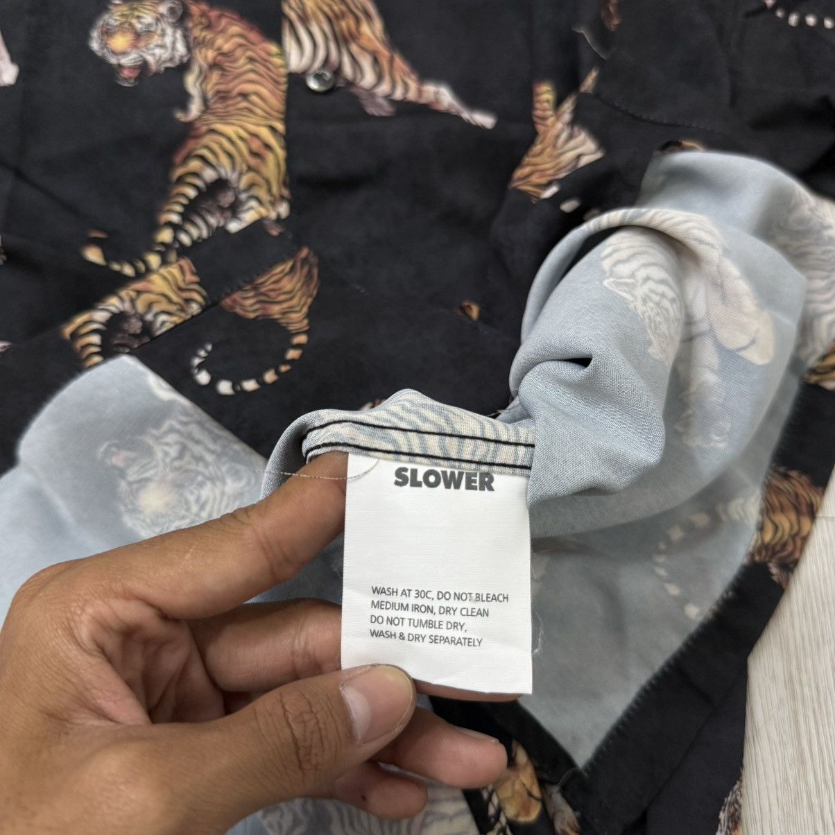 Japanese Brand SLOWER tiger pattern silk hawaiian button shirt Size US XXL / EU 58 / 5 - 5 Thumbnail