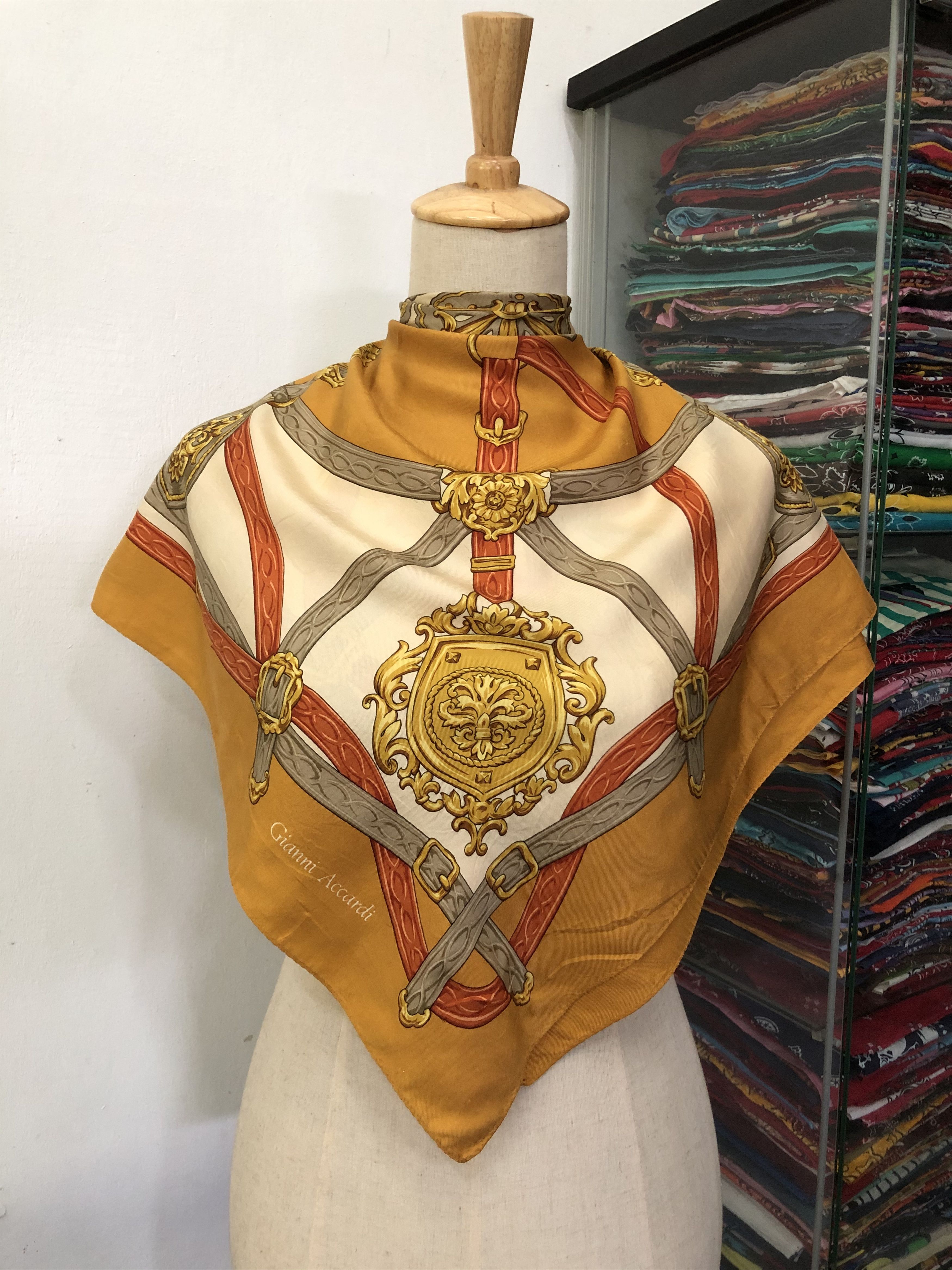 Vintage Vintage Gianni Accardi Silk Scarf Size ONE SIZE - 1 Thumbnail