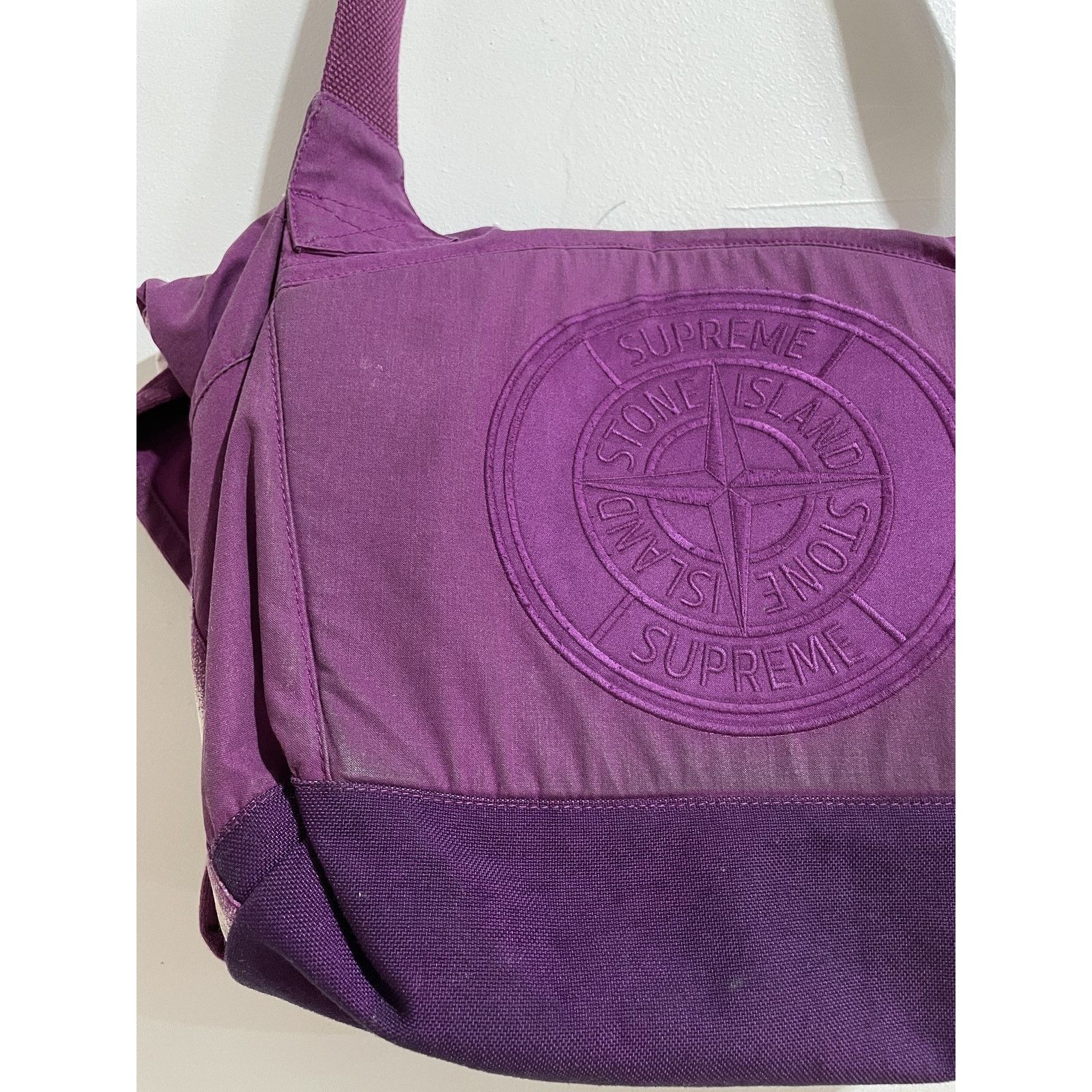 Stone Island SUPREME STONE ISLAND STRIPE MESSENGER BAG SS22 PREOWNED Size ONE SIZE - 11 Thumbnail