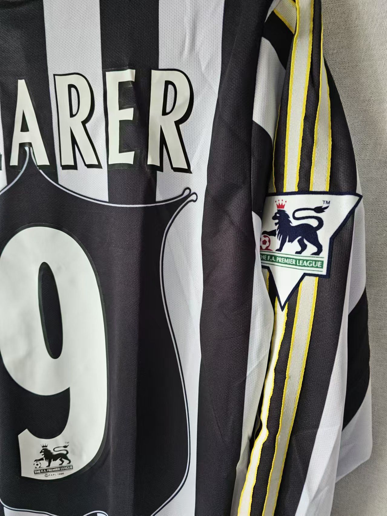 Other 1995 1996 Newcastle United 9 Alan Shearer Jersey Size US L / EU 52-54 / 3 - 4 Thumbnail