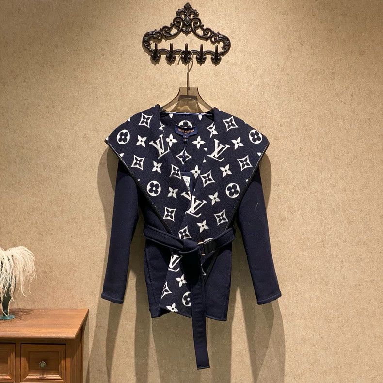 Louis Vuitton Louis Vuitton Blue big old flower full print bathrobe coat Size S / US 4 / IT 40 - 1 Thumbnail