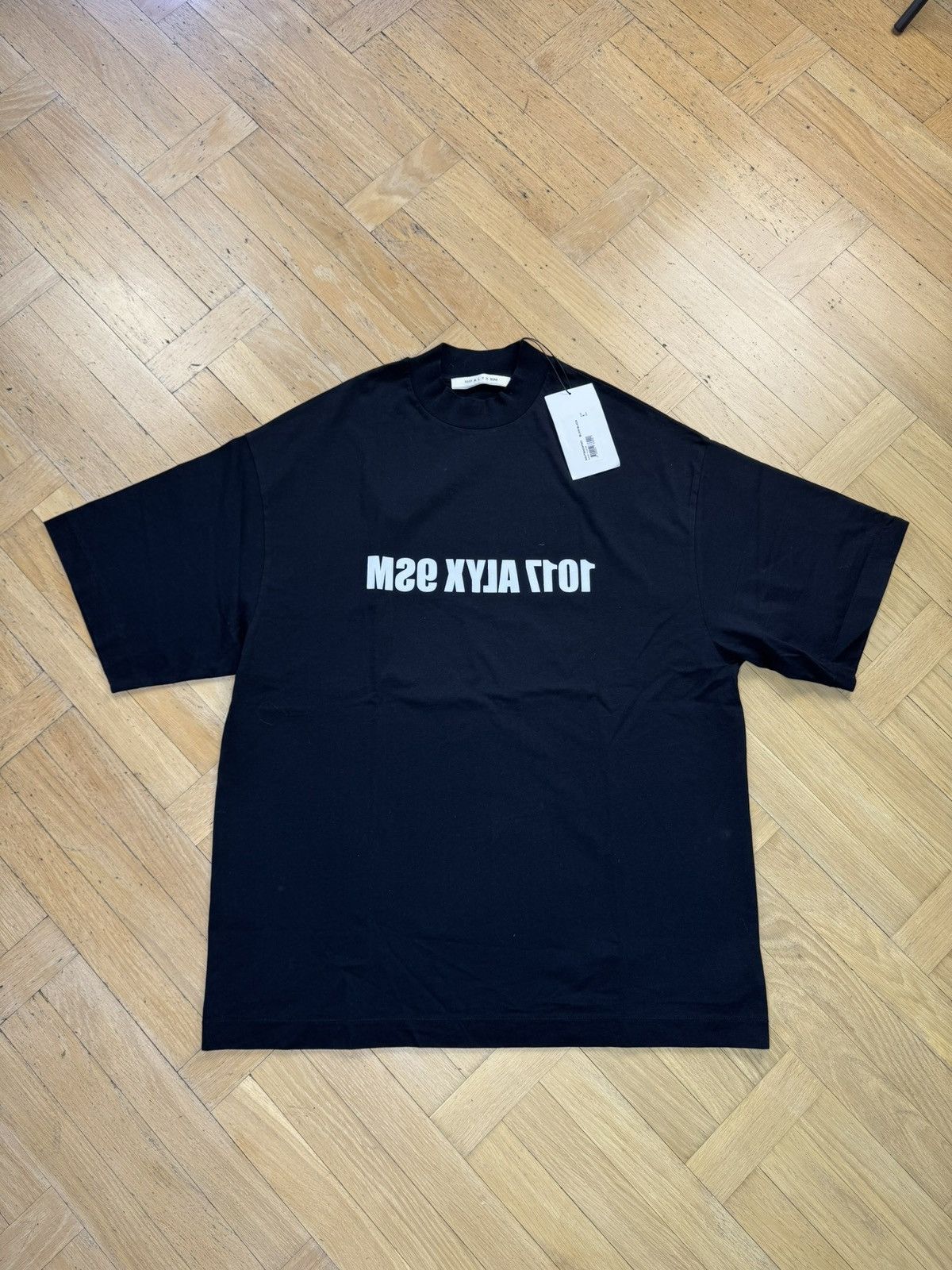 1017 ALYX 9SM 1017 ALYX 9SM REVERSE LOGO OVERSIZE T-SHIRT Size US S / EU 44-46 / 1 - 1 Thumbnail