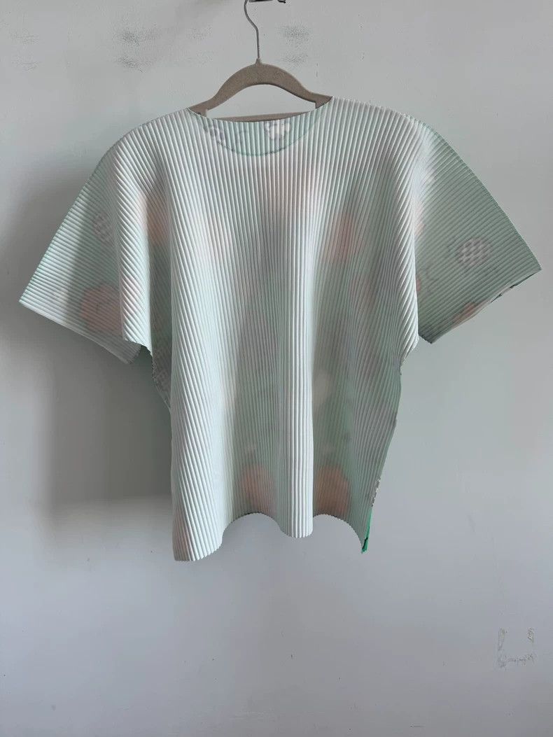 Issey Miyake Issey Miyake size:one size Green-patterned short-sleeved t Size XS / US 0-2 / IT 36-38 - 2 Thumbnail