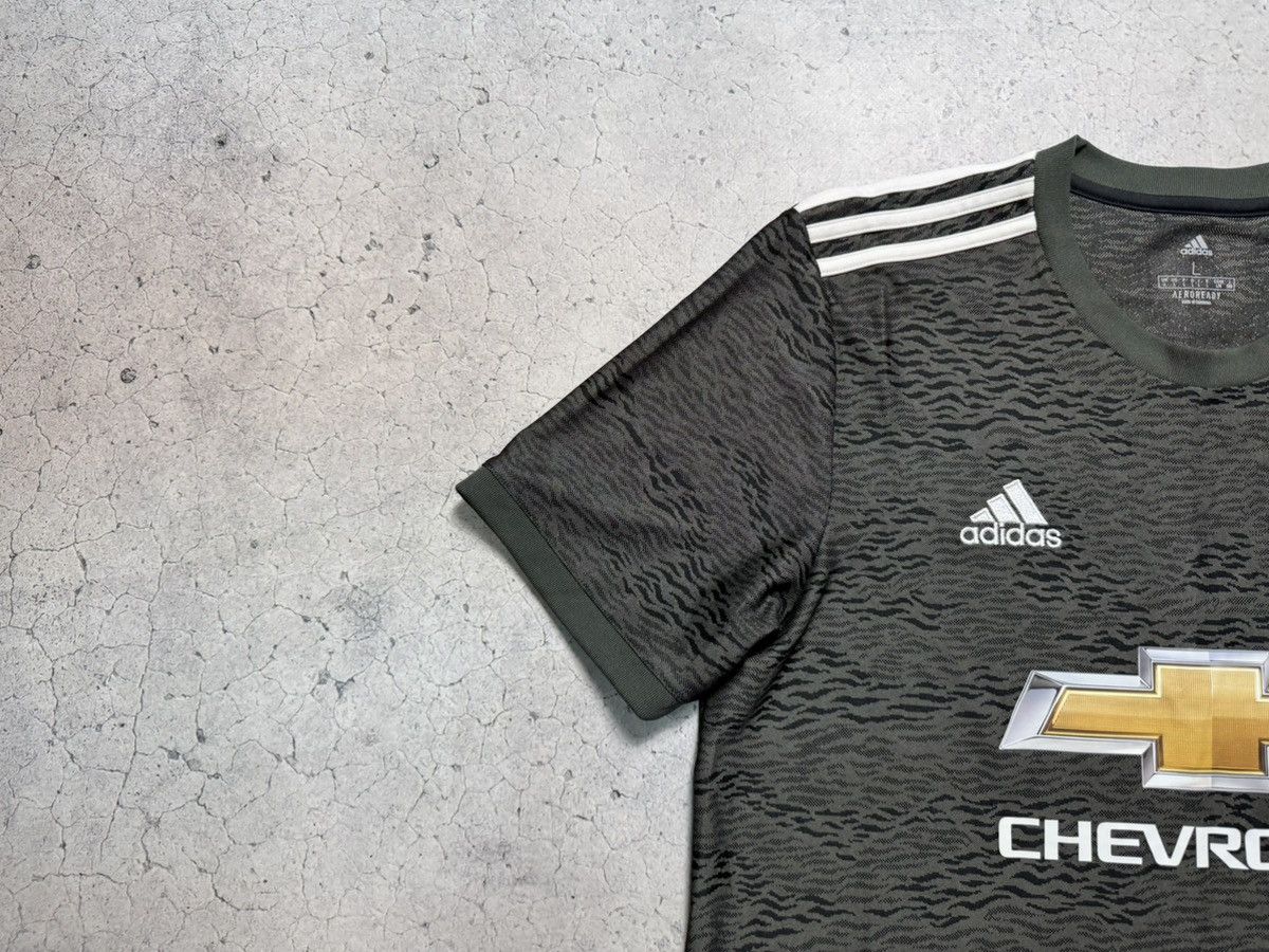 Adidas Adidas FC Manchester United 2020/2021 Vintage Soccer Jersey Size US L / EU 52-54 / 3 - 3 Thumbnail