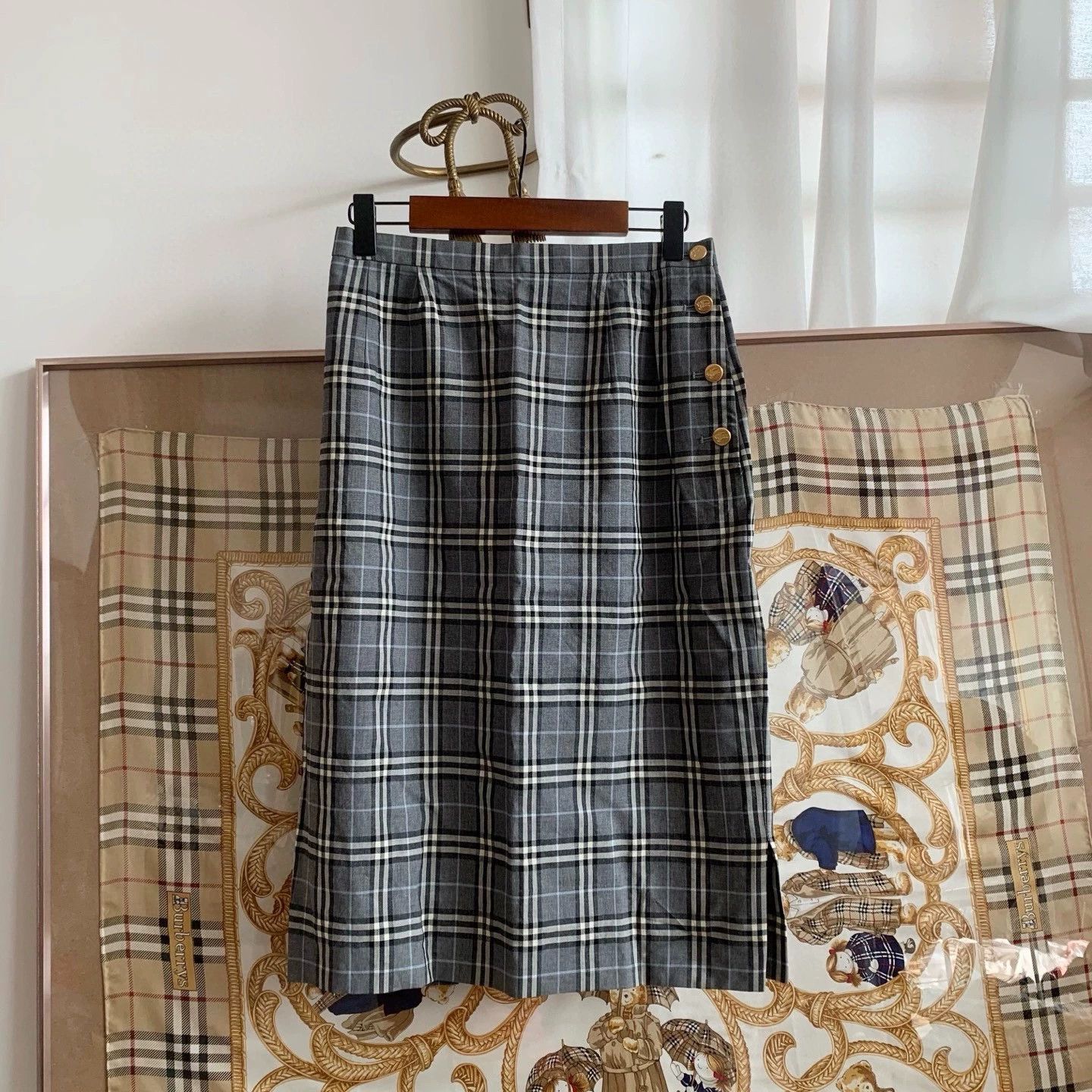 Burberry Burberry Gray Plaid Wool Skirt - dmc Size US 26 / EU 42 - 1 Thumbnail