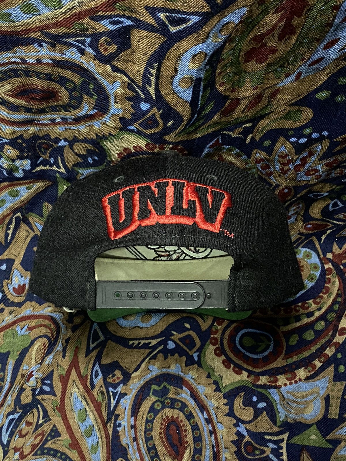 NBA RARE REBELS UNLV VINTANGE 90’s BASKETBALL UNIVERSITY Size ONE SIZE - 9 Thumbnail