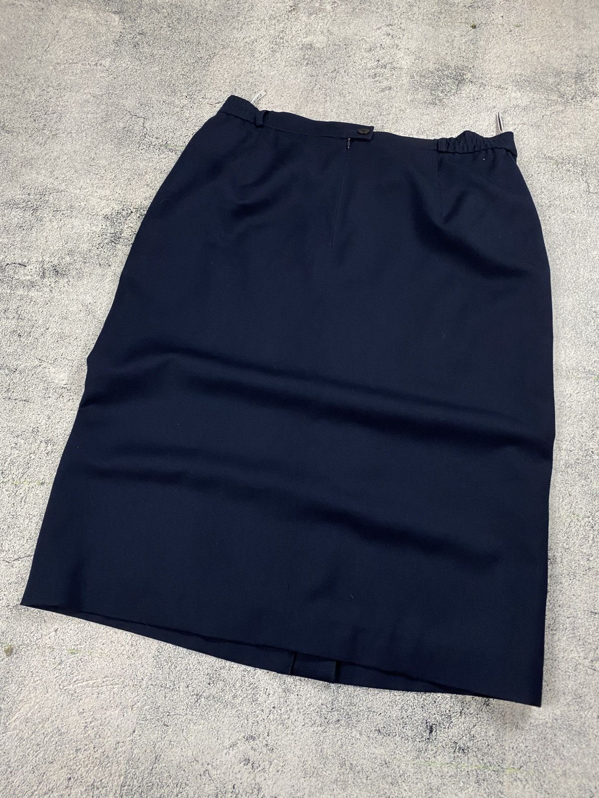 Givenchy Givenchy Navy Blue Minimal Midi Skirt Elegant Designer Piece Size 30" / US 8 / IT 44 - 3 Thumbnail