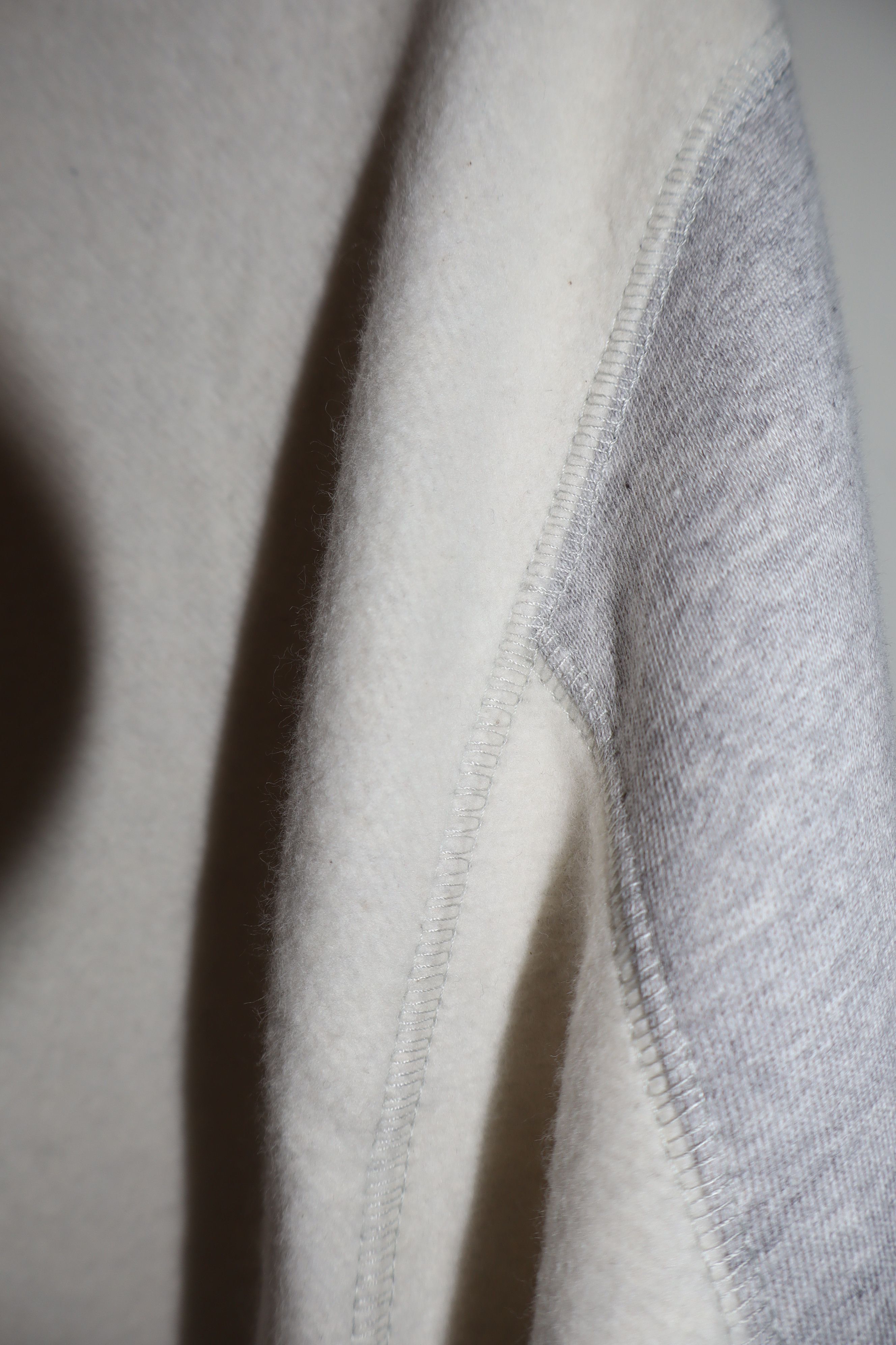 Helmut Lang Grey & Off-White Colorblock Crewneck Size US XL / EU 56 / 4 - 7 Thumbnail