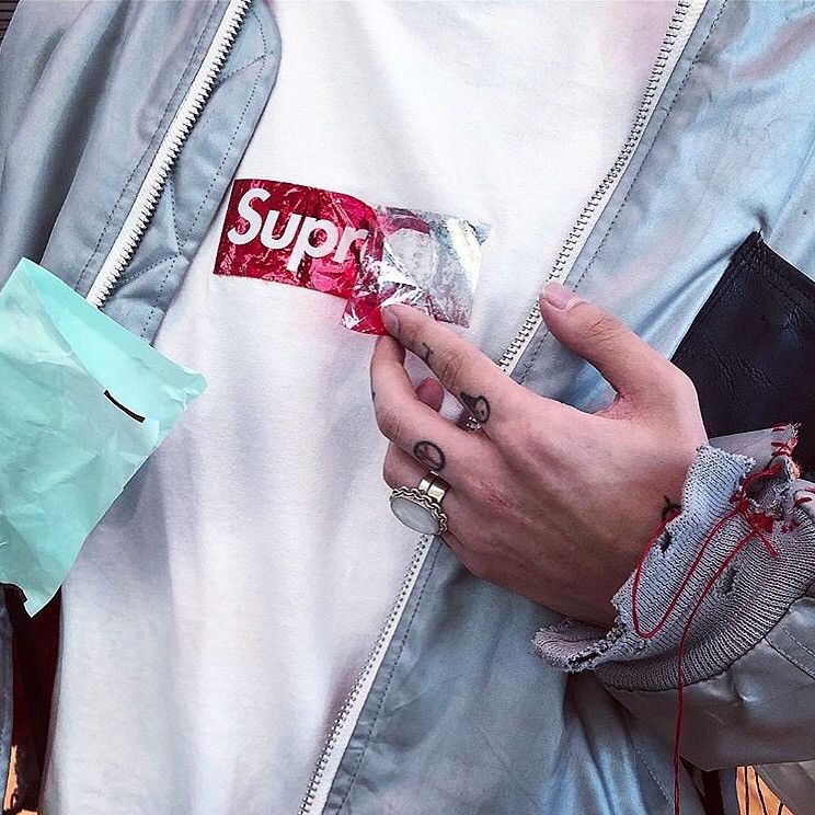 Supreme Supreme 2006 Holographic Box Logo Tee Red On White Size US L / EU 52-54 / 3 - 7 Thumbnail