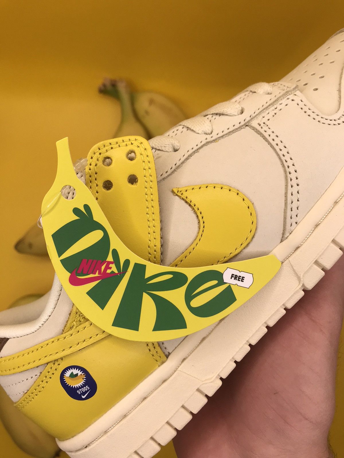 Nike Nike Dunk Low “Banana” Size US 7.5 / IT 37.5 - 8 Thumbnail