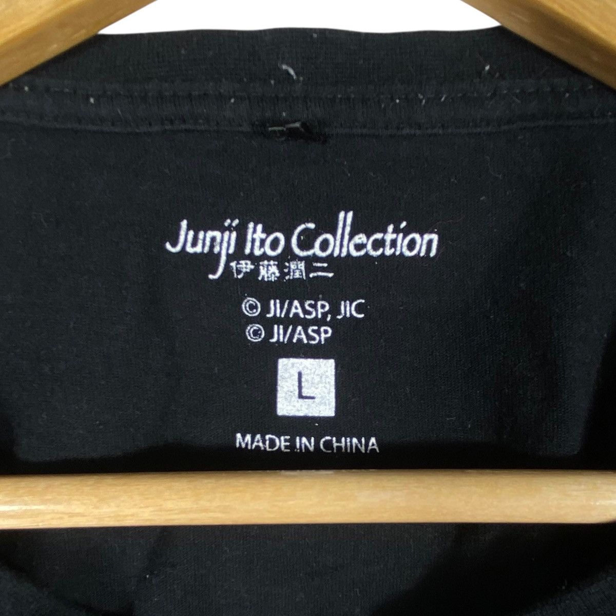 Anime JUNJI ITO COLLECTION The Window Next Door Horror Anime Tee Size US L / EU 52-54 / 3 - 7 Thumbnail