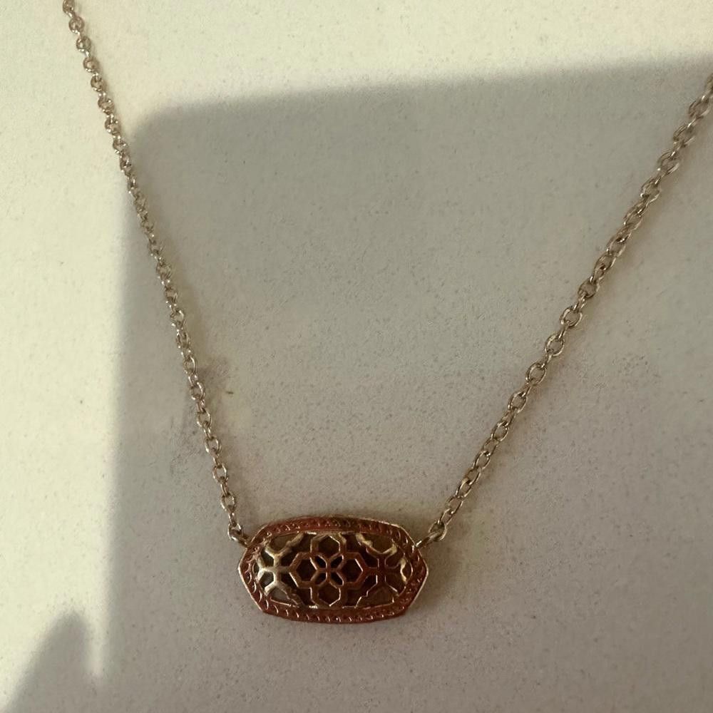 Kendra Scott Kendra Scott Elisa Rose Gold Oval Filigree Pendant Necklace Size ONE SIZE - 5 Thumbnail