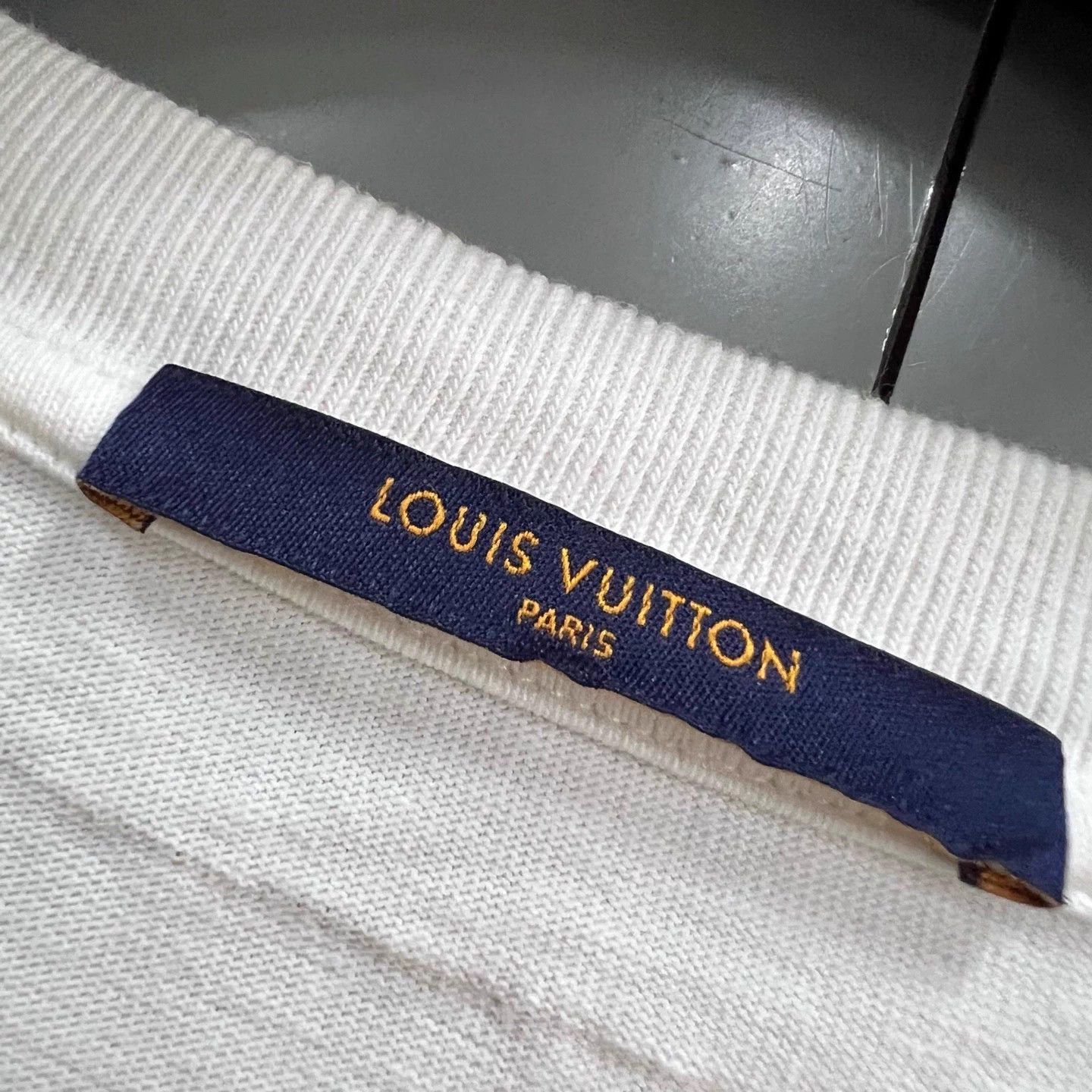 Louis Vuitton Louis Vuitton LV Pendant Embroidered Logo T-Shirt 4L Size 4XL / US 24-26 - 3 Thumbnail
