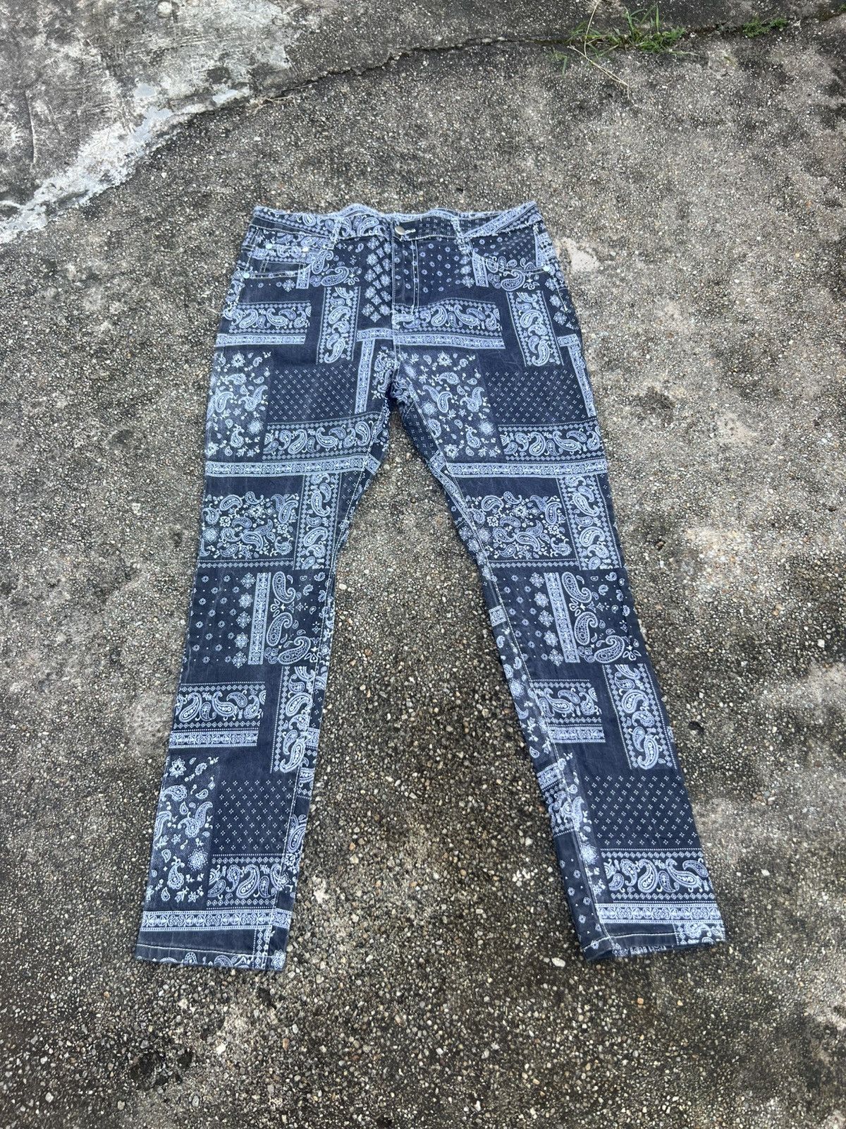 Japanese Brand Rare Bandana Design Pants Size US 35 - 1 Thumbnail
