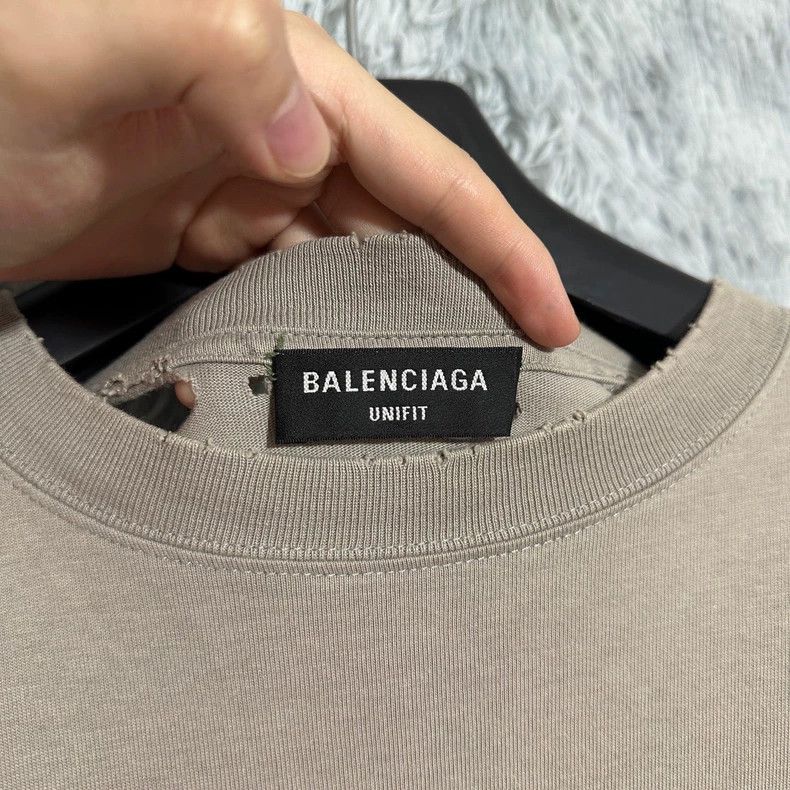 Balenciaga Balenciaga Blurred Mosaic Short Sleeve T-Shirt Khaki Size US XS / EU 42 / 0 - 3 Thumbnail