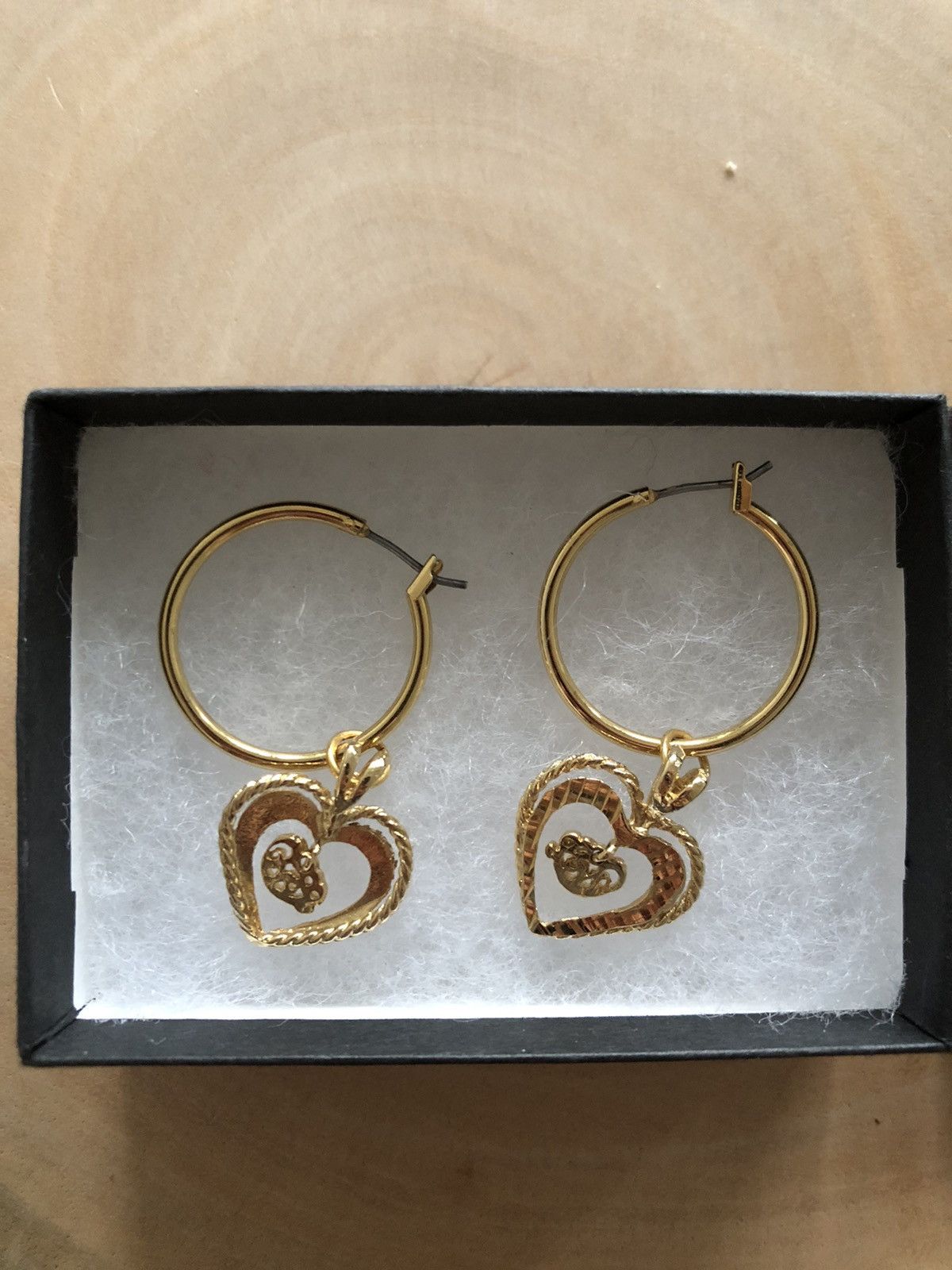 Other Vanessa Mooney Adorar Gold Heart Earrings Size ONE SIZE - 1 Thumbnail