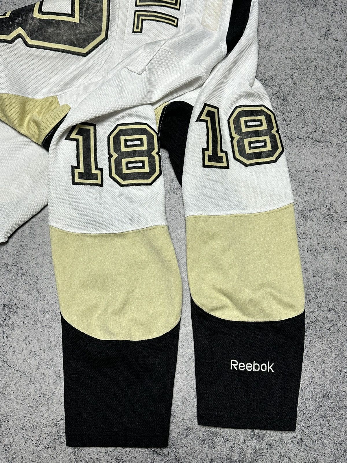 NHL Pittsburgh Penguins NHL James Neal #18 Jersey Size US S / EU 44-46 / 1 - 12 Thumbnail