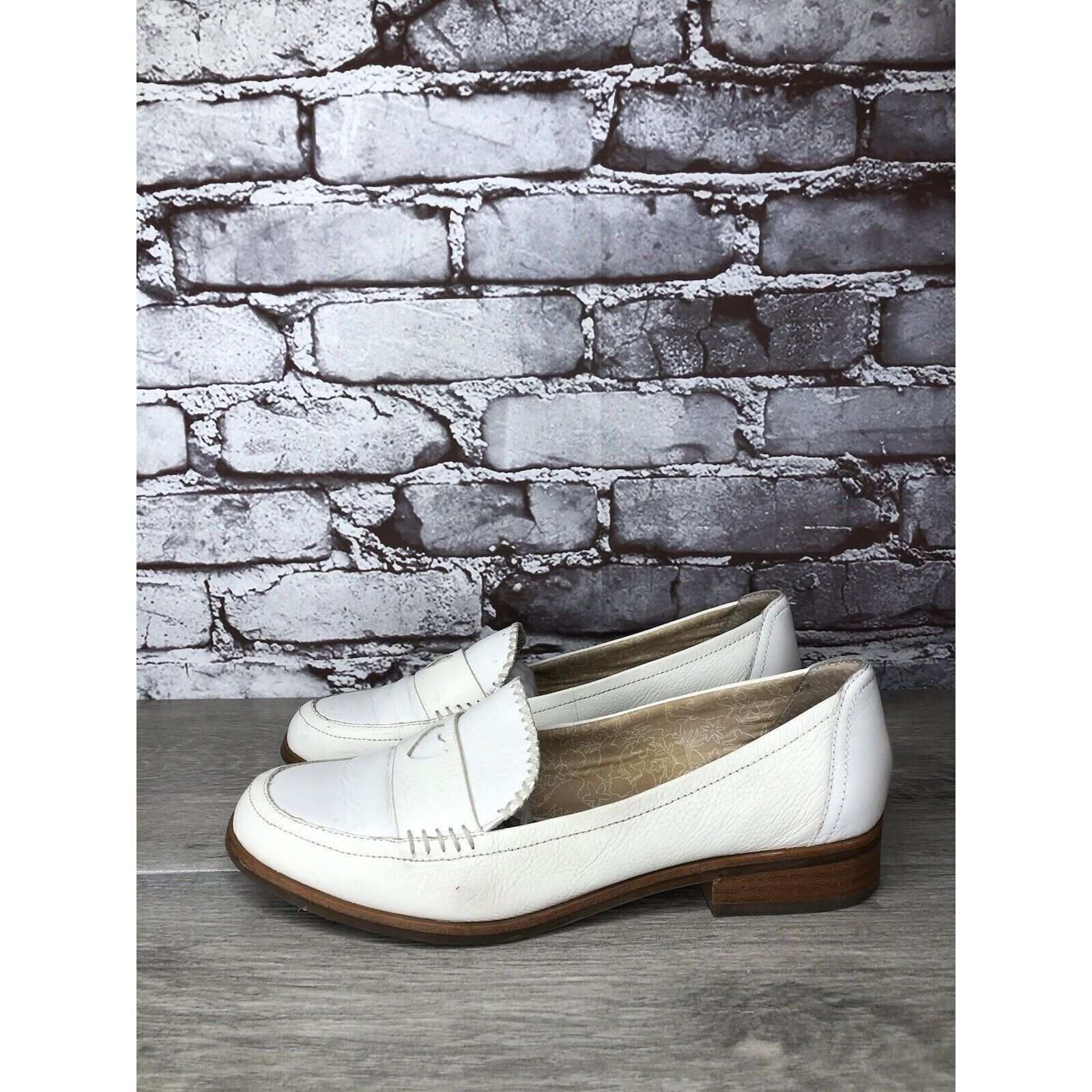 Other Ellen Degeneres ED Laddie White Leather Heart Loafers Shoes Size US 8 / IT 38 - 12 Thumbnail
