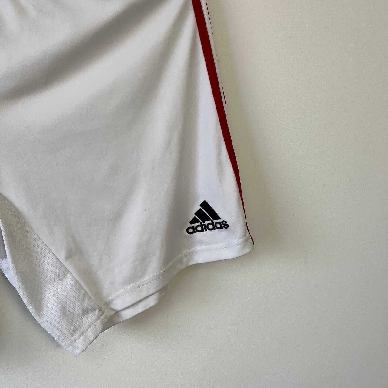 Adidas Adidas Manchester United White Shorts Size S Size US 33 - 3 Thumbnail